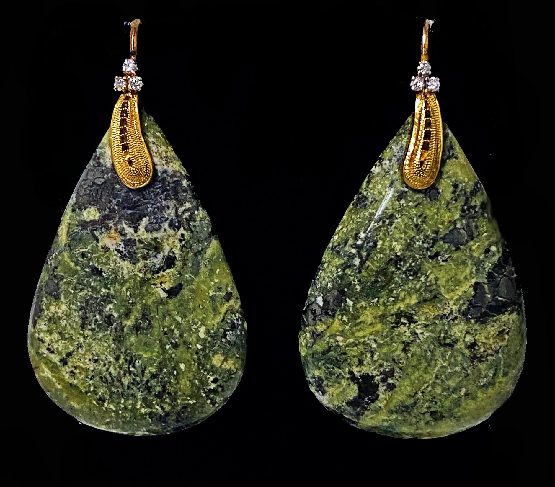 Pair of 18K green Agate and Diamond drop Earrings For Sale 1