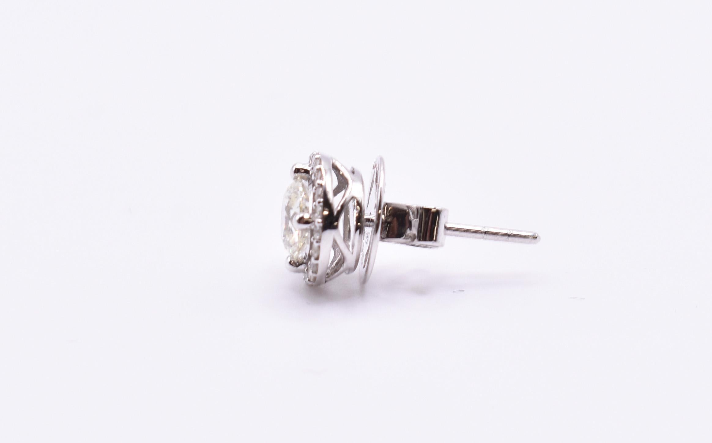 Women's Pair of 18k White Gold 1.18 Carat Diamond Halo Stud Earrings For Sale