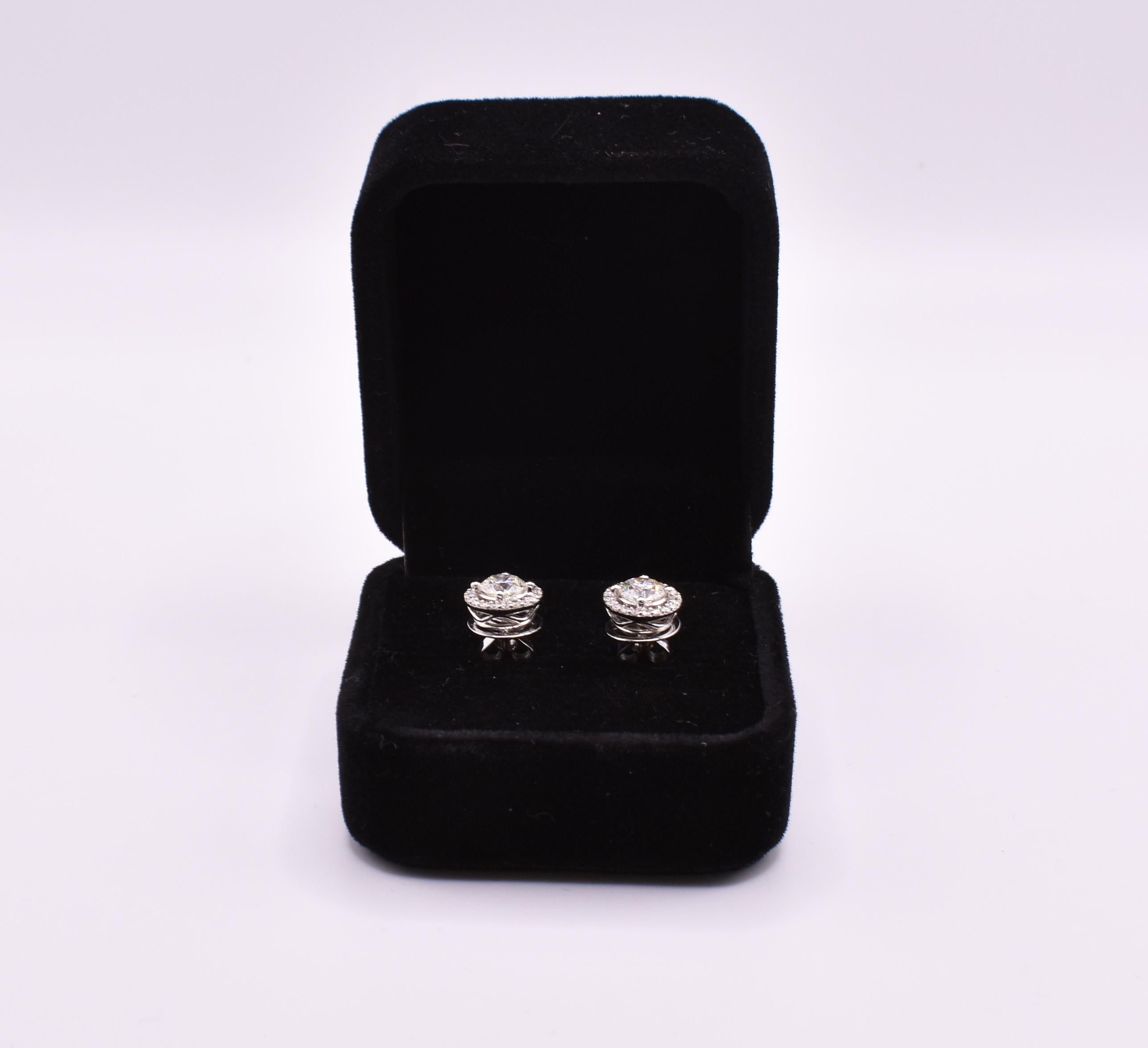 Pair of 18k White Gold 1.18 Carat Diamond Halo Stud Earrings For Sale 1