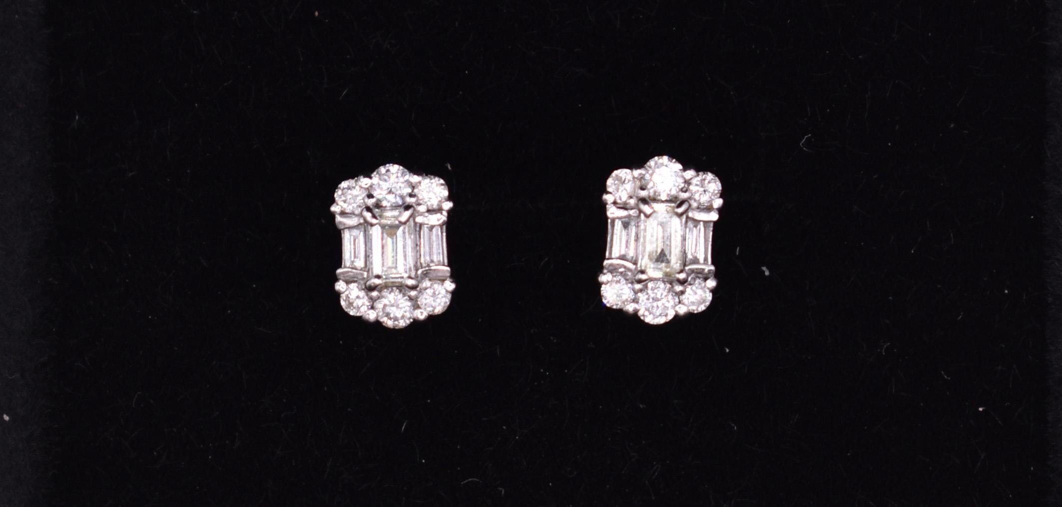 Pair of 18k White Gold Diamond Earrings For Sale 1