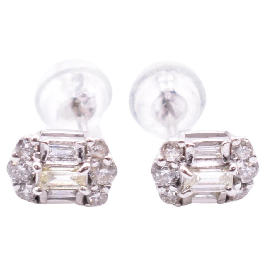Pair of 18k White Gold Diamond Earrings For Sale