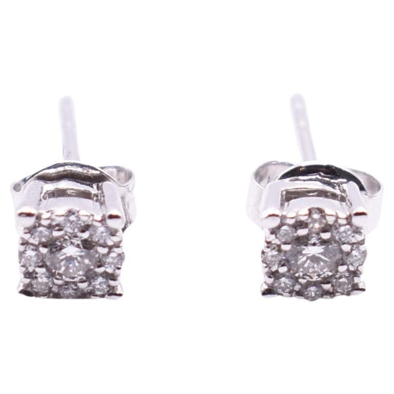 Pair of 18k White Gold Diamond Stud Earrings For Sale