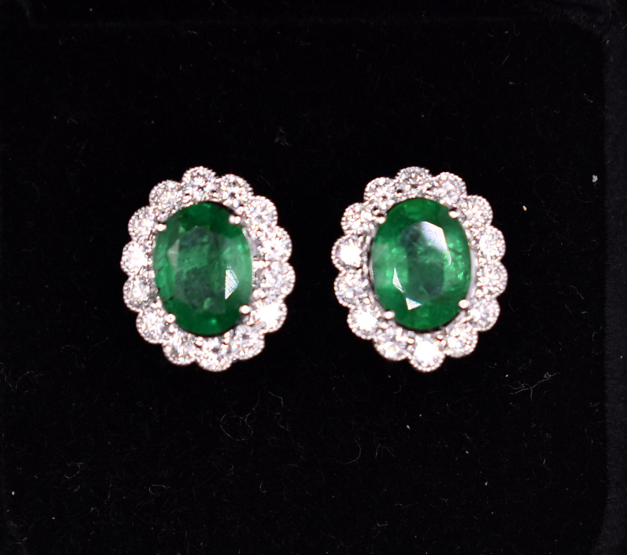 Pair of 18k White Gold Emerald & Diamond Earrings For Sale 3