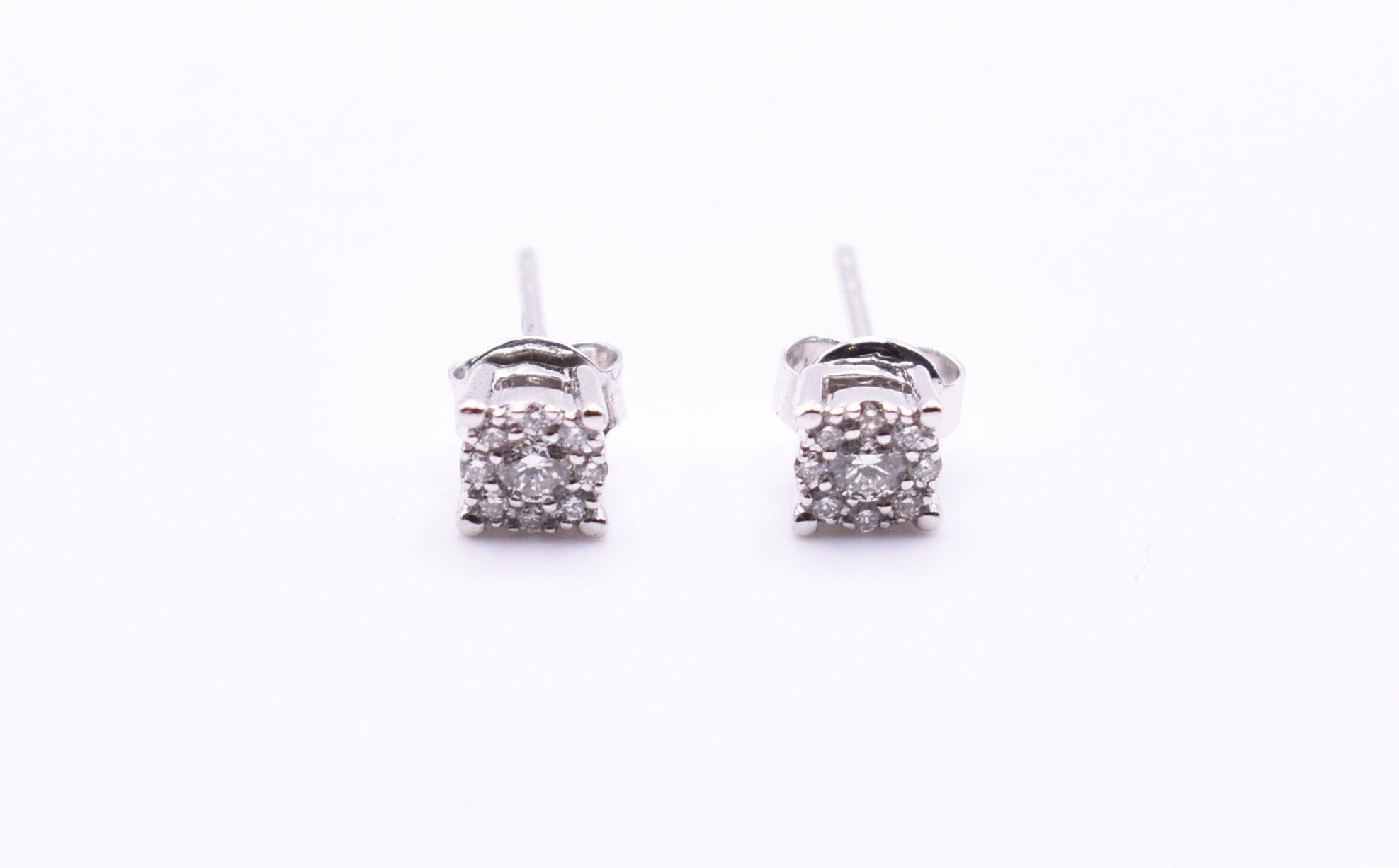 For sale is a lovely pair of 18k white gold illusion diamond stud earrings. Gold = 1.56g. Diamonds = 0.23ct