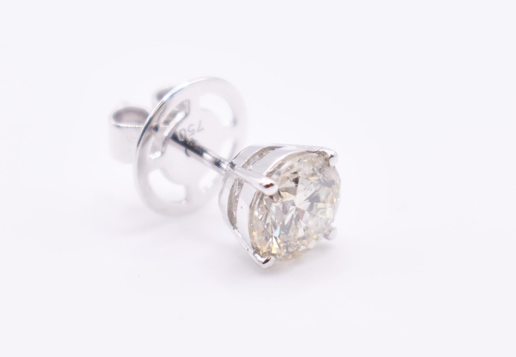 Pair of 18K White Gold Pair 2.12ct Diamond Earrings In New Condition For Sale In Chelmsford, GB