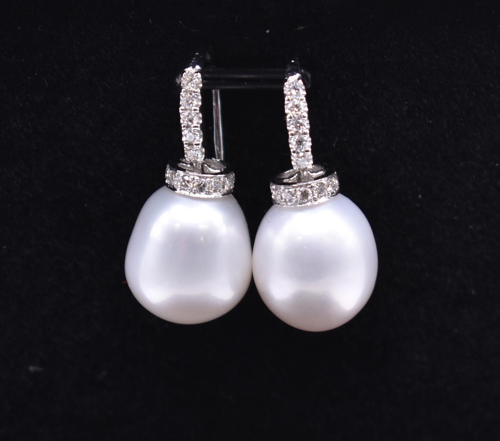 Pair of 18k White Gold Pearl & Diamond Earrings In New Condition For Sale In Chelmsford, GB