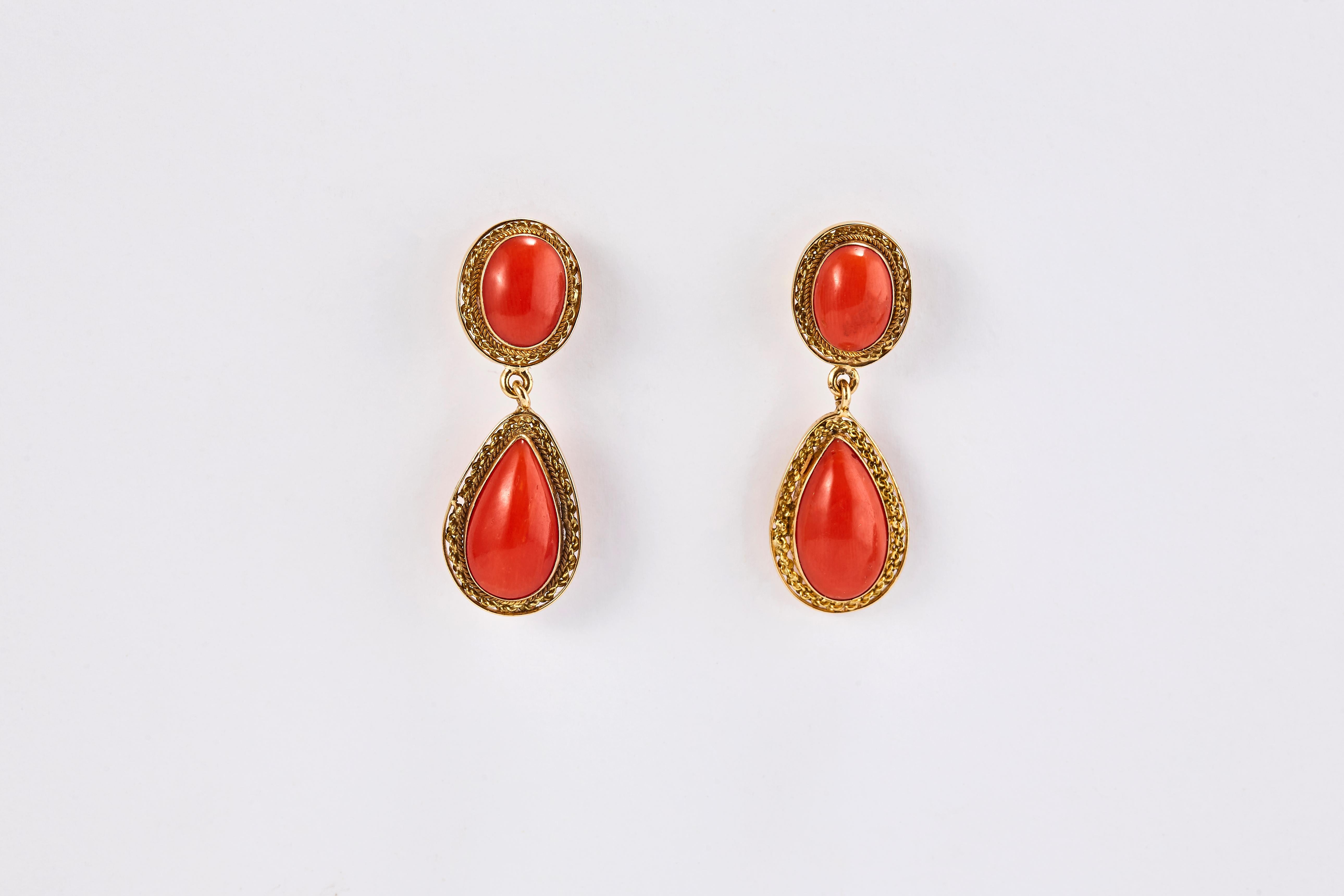 Women's Pair of 18K Yellow Gold and Coral Drop Earrings For Sale