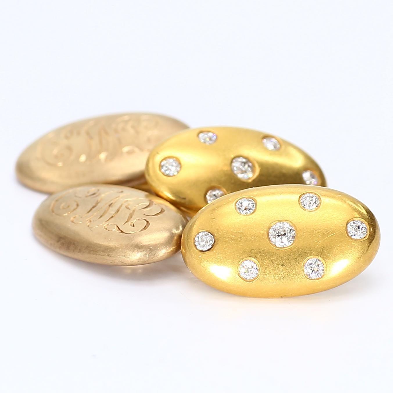 These are 18k yellow gold cufflinks adorned with seven diamonds each. Six 1.5mm stones surrounding a central 2.25mm diamonds.

- Stone Info -
2x SI2/E 2.25mm 0.05ct/ea
12x I1/E 1.5mm 0.015ct/ea

Total Weight - 6.96g
A95