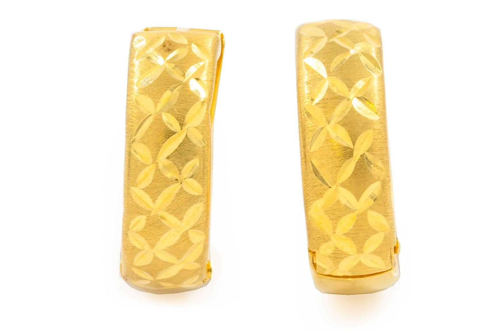 Pair of 18K Yellow Gold Engraved Hoop Earrings For Sale 1
