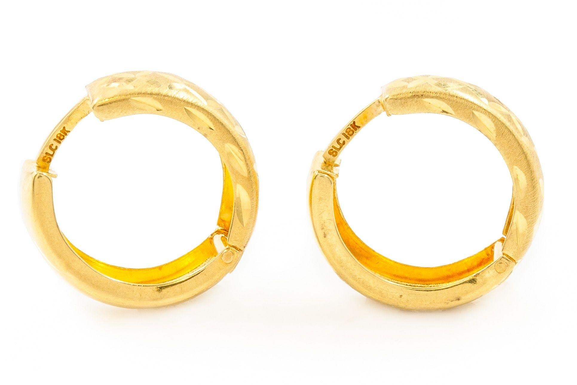 Pair of 18K Yellow Gold Engraved Hoop Earrings For Sale 2