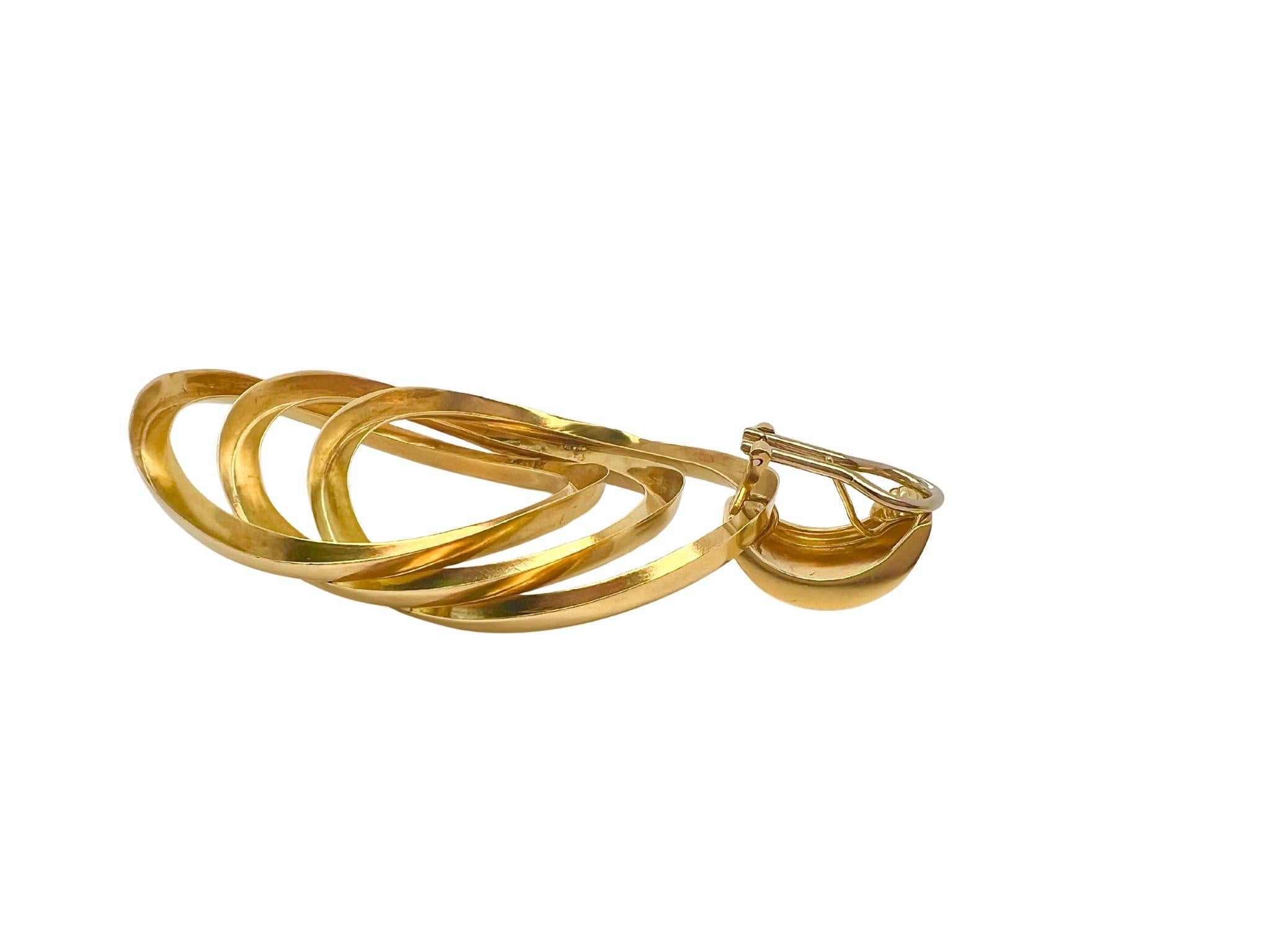 Paire de boucles d'oreilles en or jaune 18 carats avec pendentifs ovales surdimensionnés en vente 1