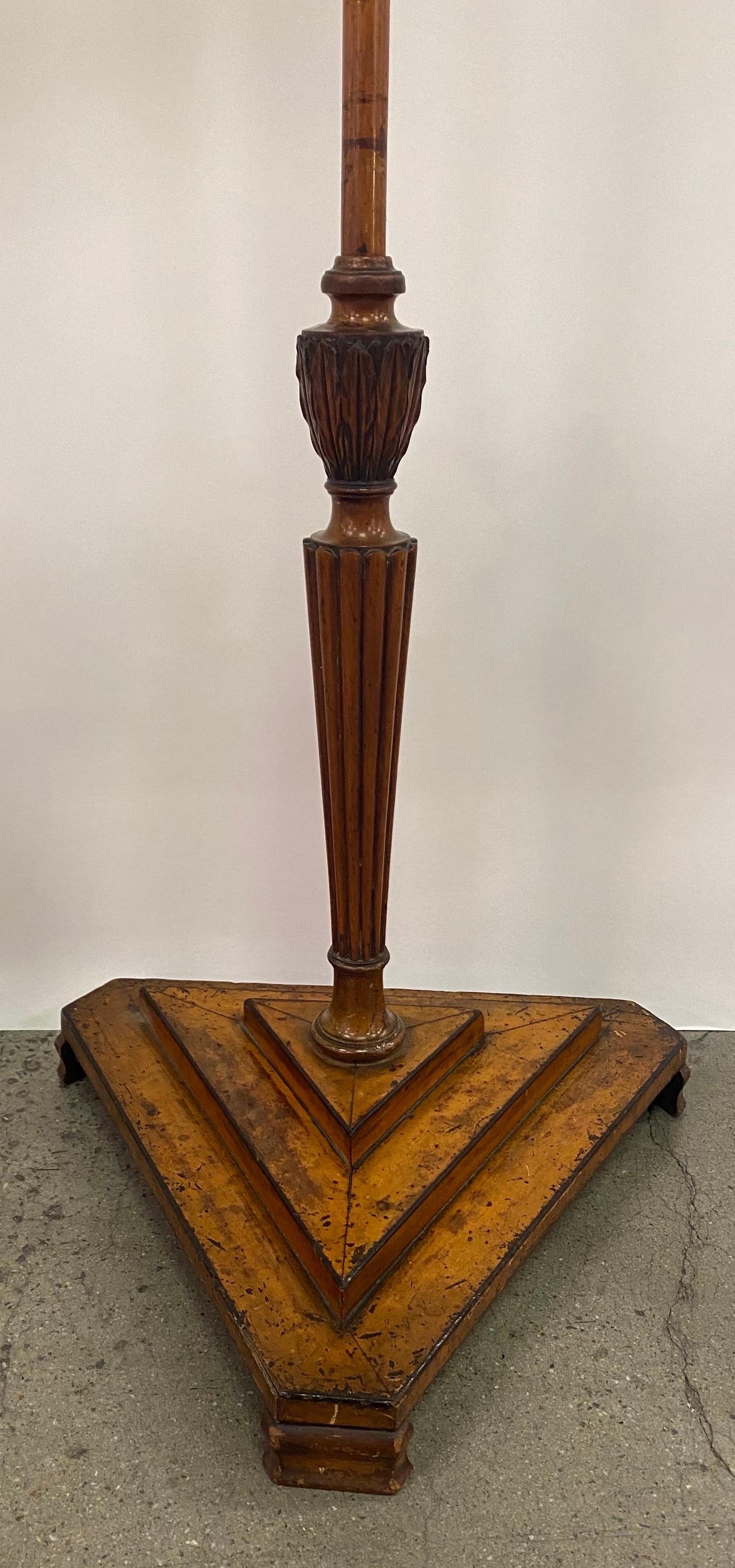 Paar englische Chippendale-Polsterschirme aus dem 18. bis 19. Jahrhundert, die zu Stehlampen verarbeitet wurden im Zustand „Gut“ im Angebot in Charleston, SC