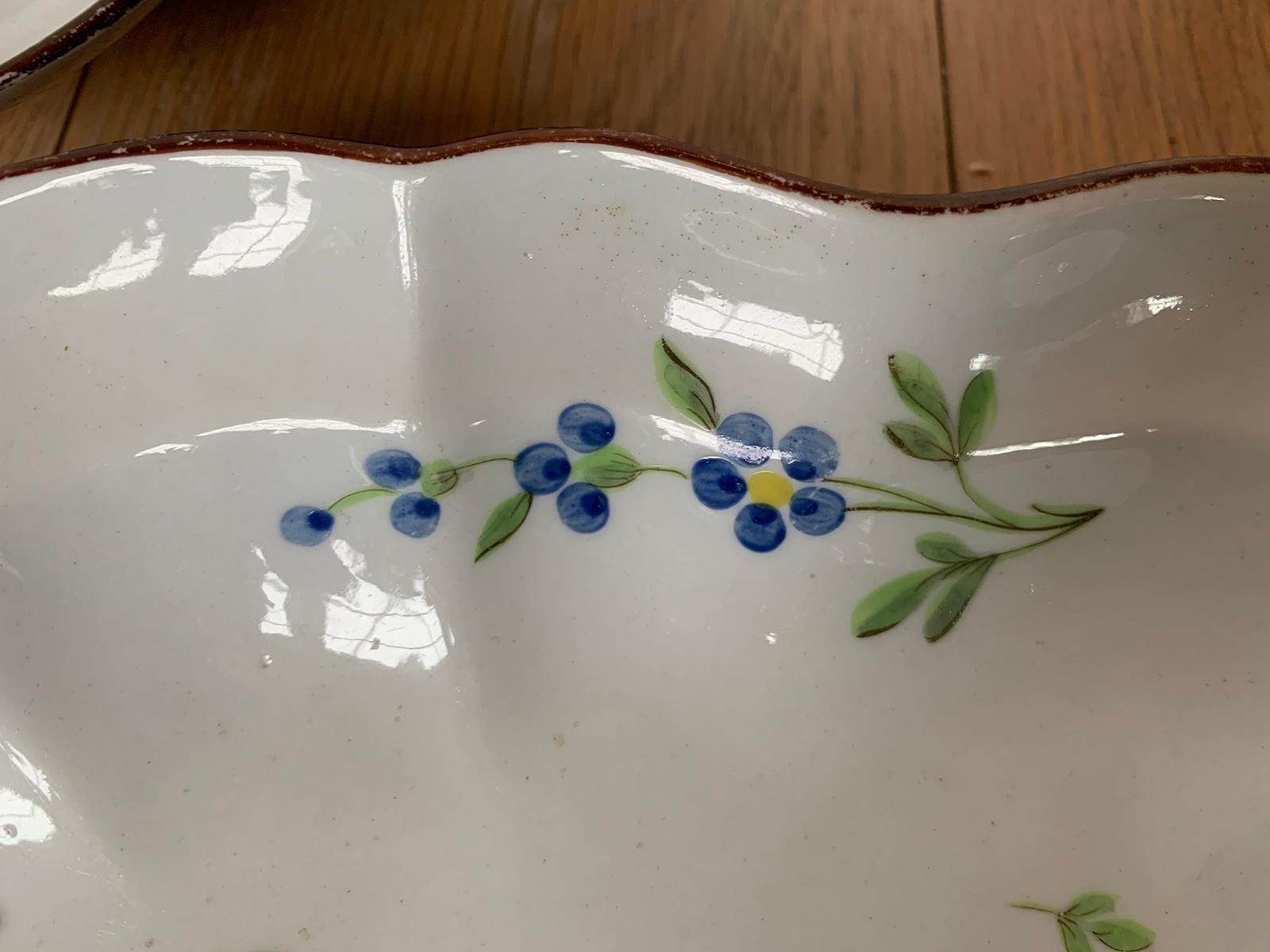 Pair of 18th-19th Century Faience Floral Serving Platers, Marked Pattern # 582 For Sale 9