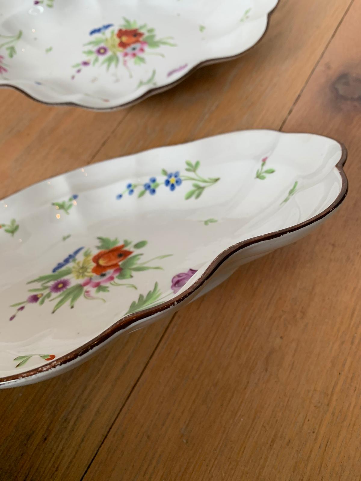 Pair of 18th-19th Century Faience Floral Serving Platers, Marked Pattern # 582 For Sale 10