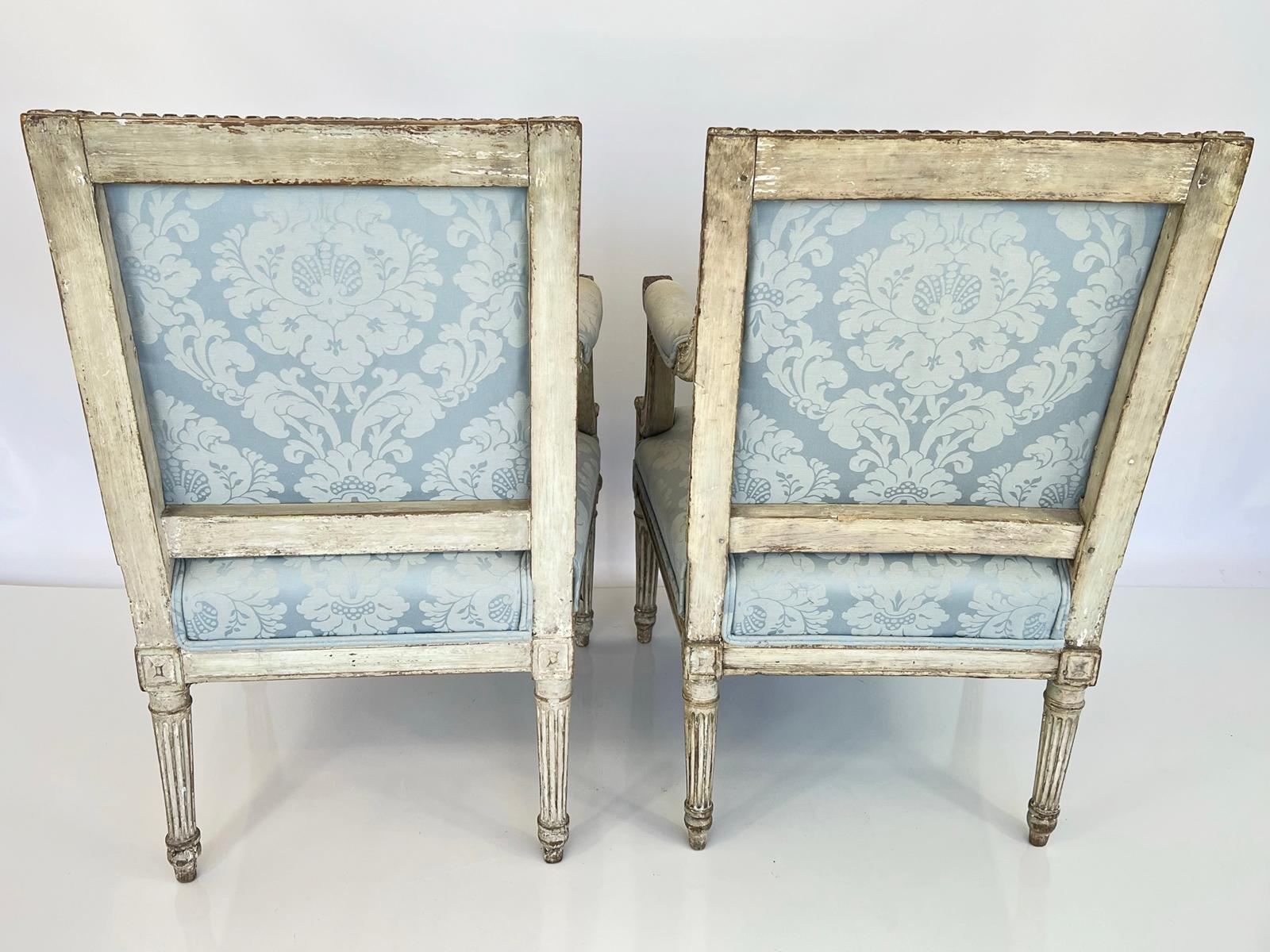 Hand-Carved Pair of 18th/19th Century French Carved Fauteuils For Sale