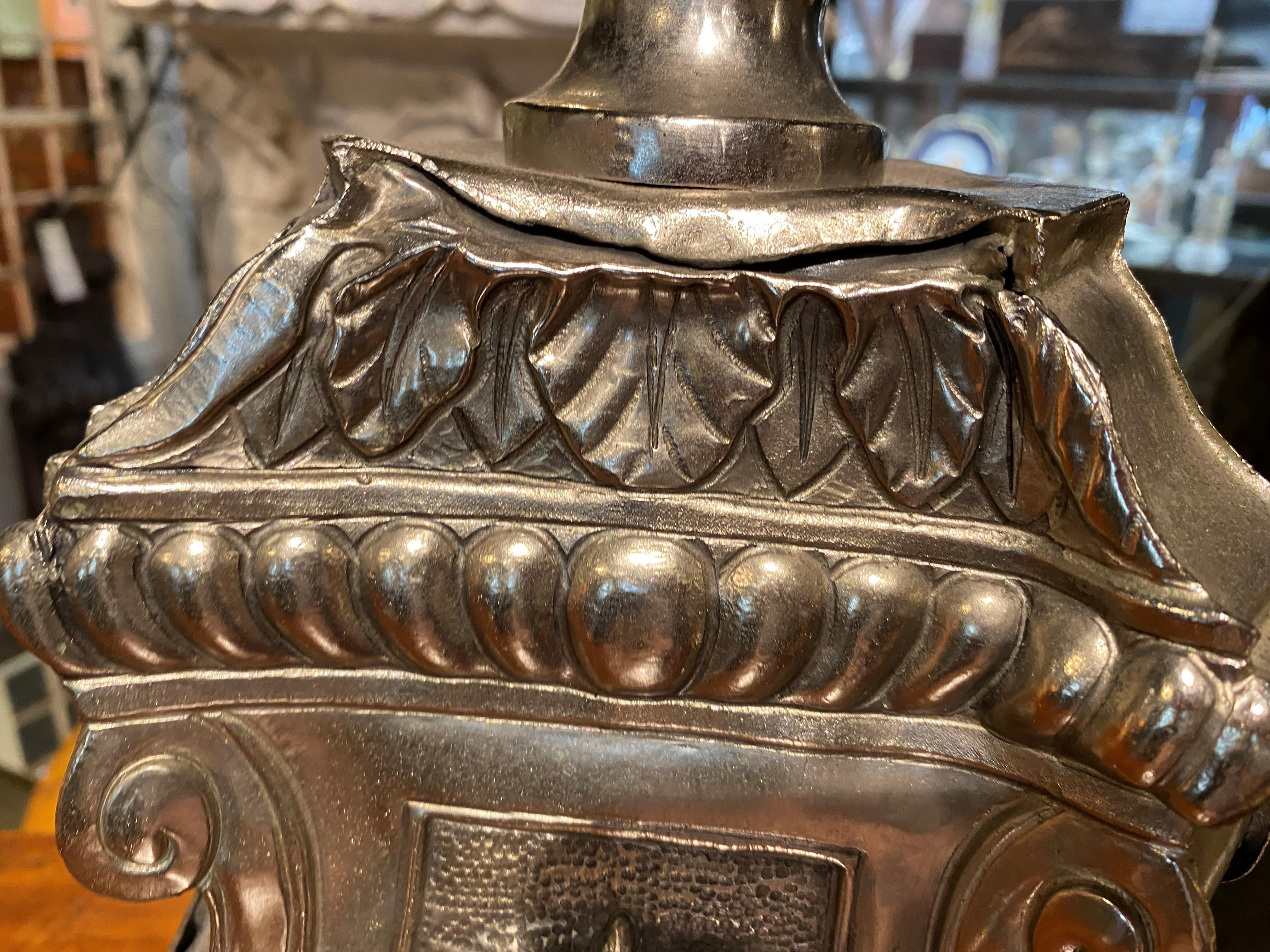 Paar italienische Altarstöcke aus versilbertem Metall, 18./19. Jahrhundert im Angebot 3