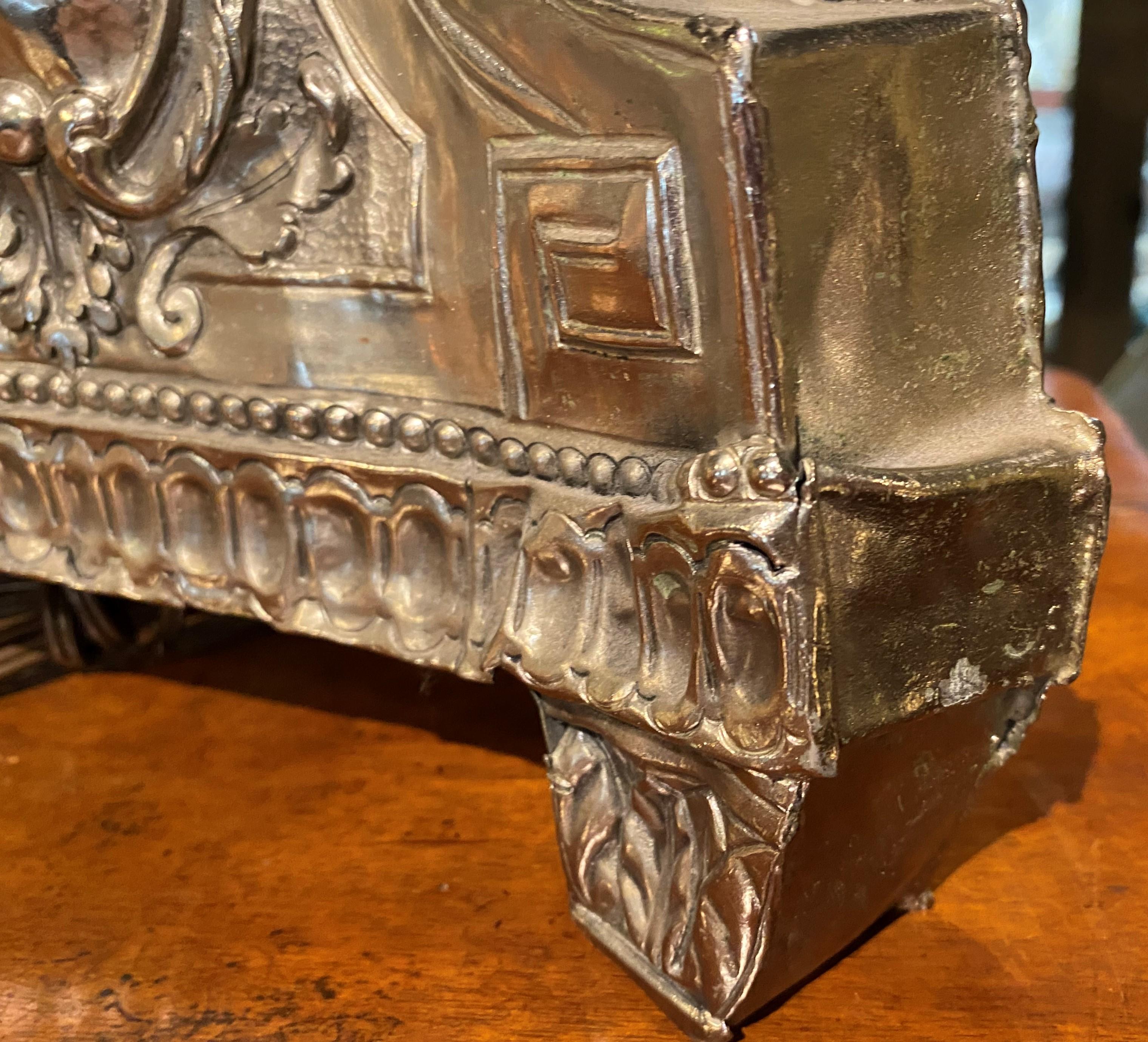 Paire de bâtons d'autel italiens en métal argenté des XVIIIe et XIXe siècles en vente 4