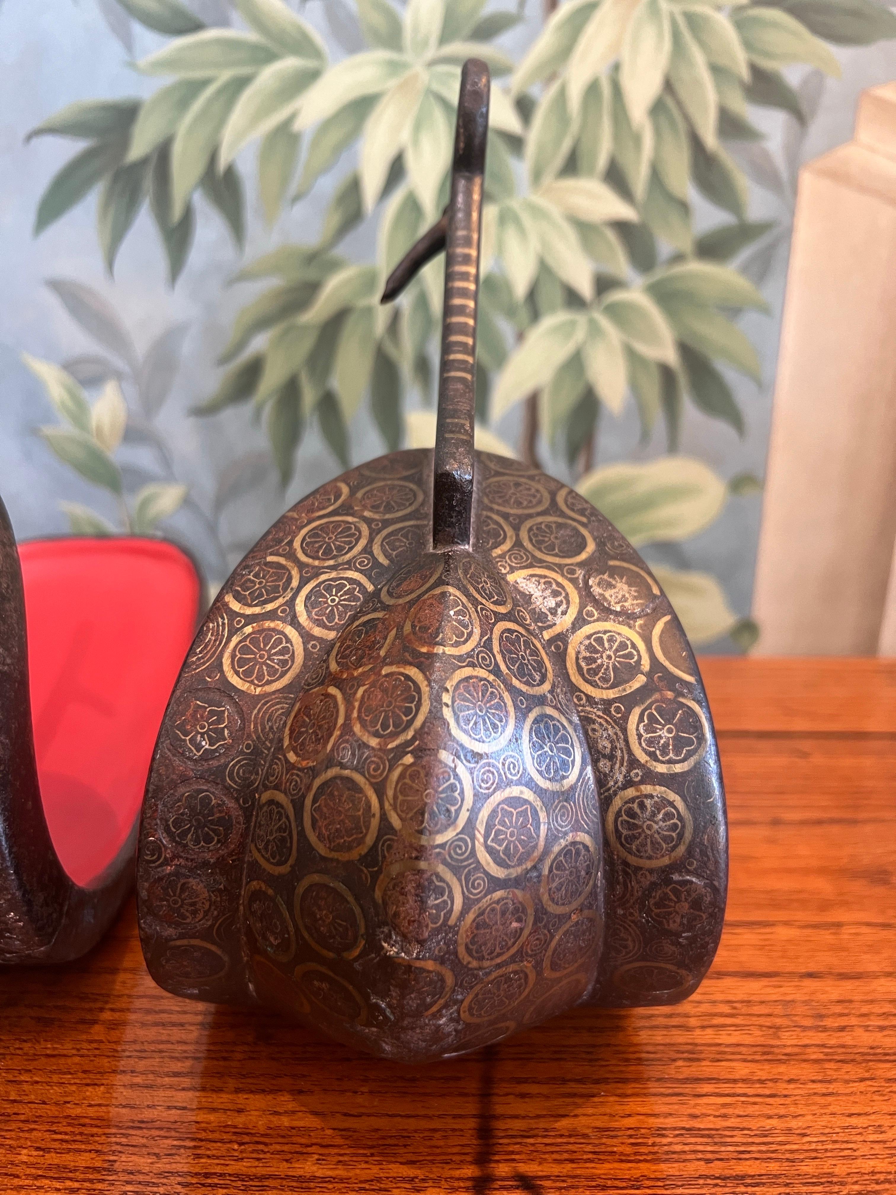 Paire d'abumi (étriers) de samouraïs japonais des XVIIIe et XIXe siècles Bon état - En vente à New York, NY