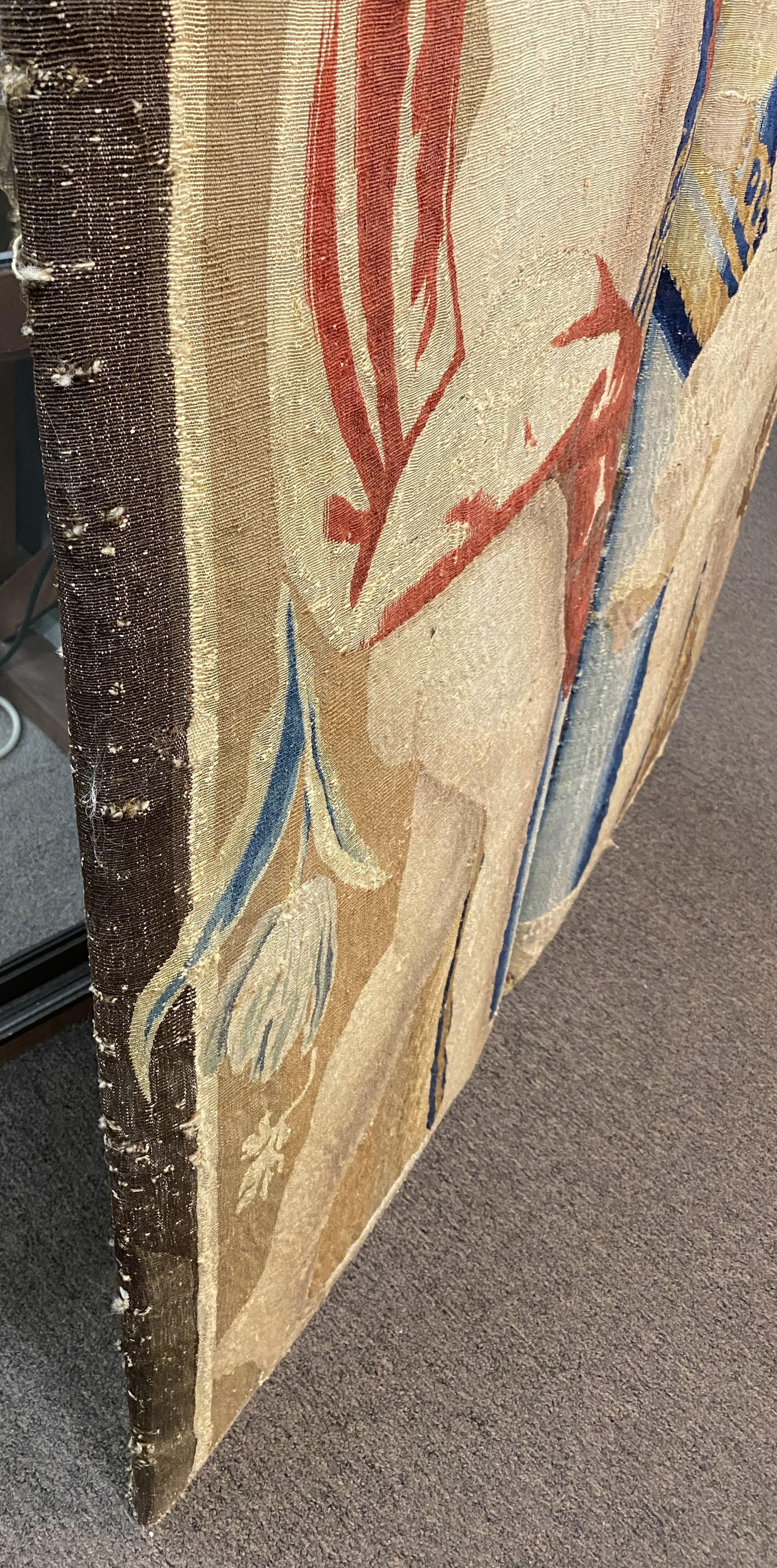 Paire de fragments de tapisserie belge du 18e siècle avec putti ou anges en vente 2