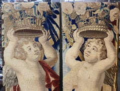 Paire de fragments de tapisserie belge du 18e siècle avec putti ou anges