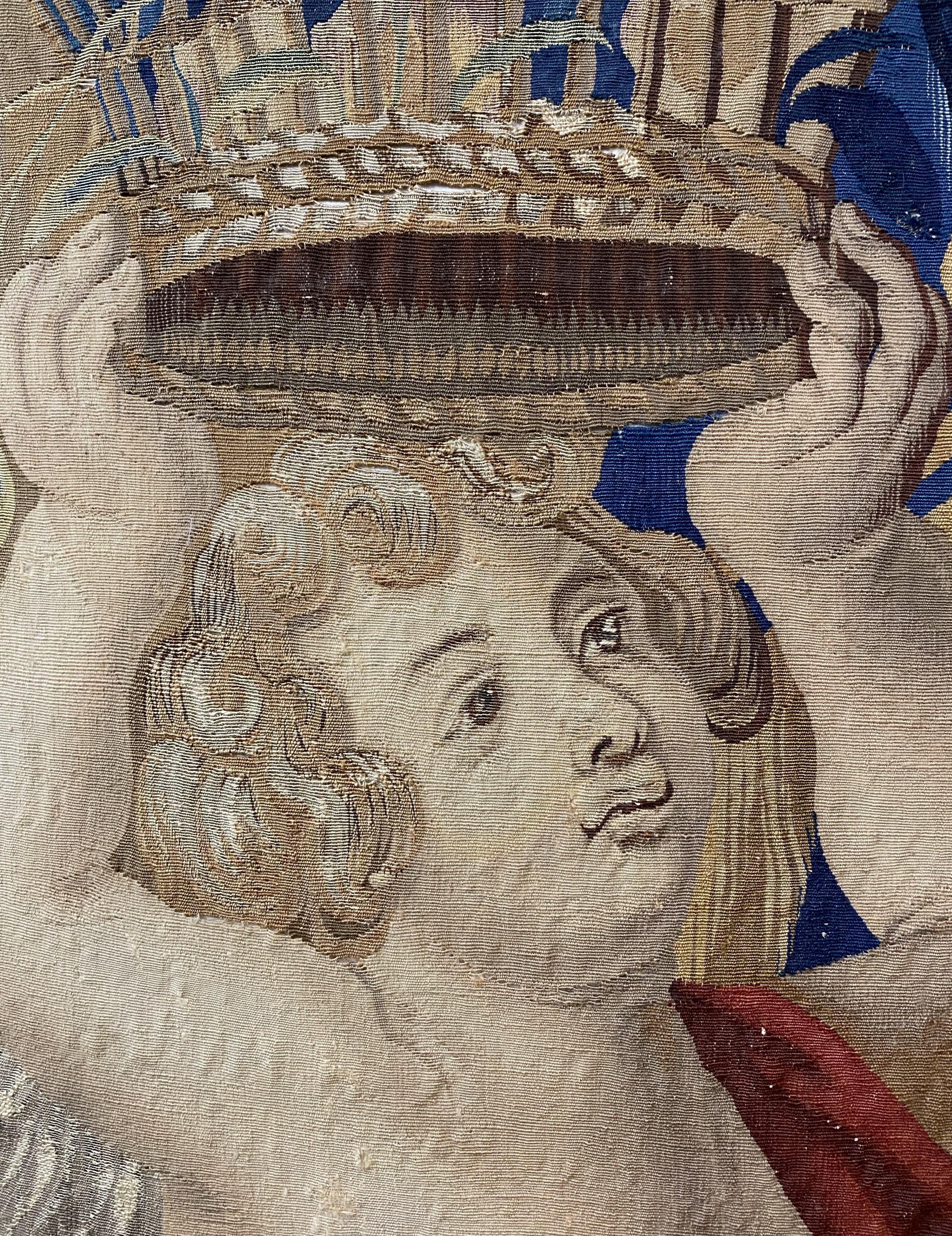Tissé à la main Paire de fragments de tapisserie belge du 18e siècle avec putti ou anges en vente