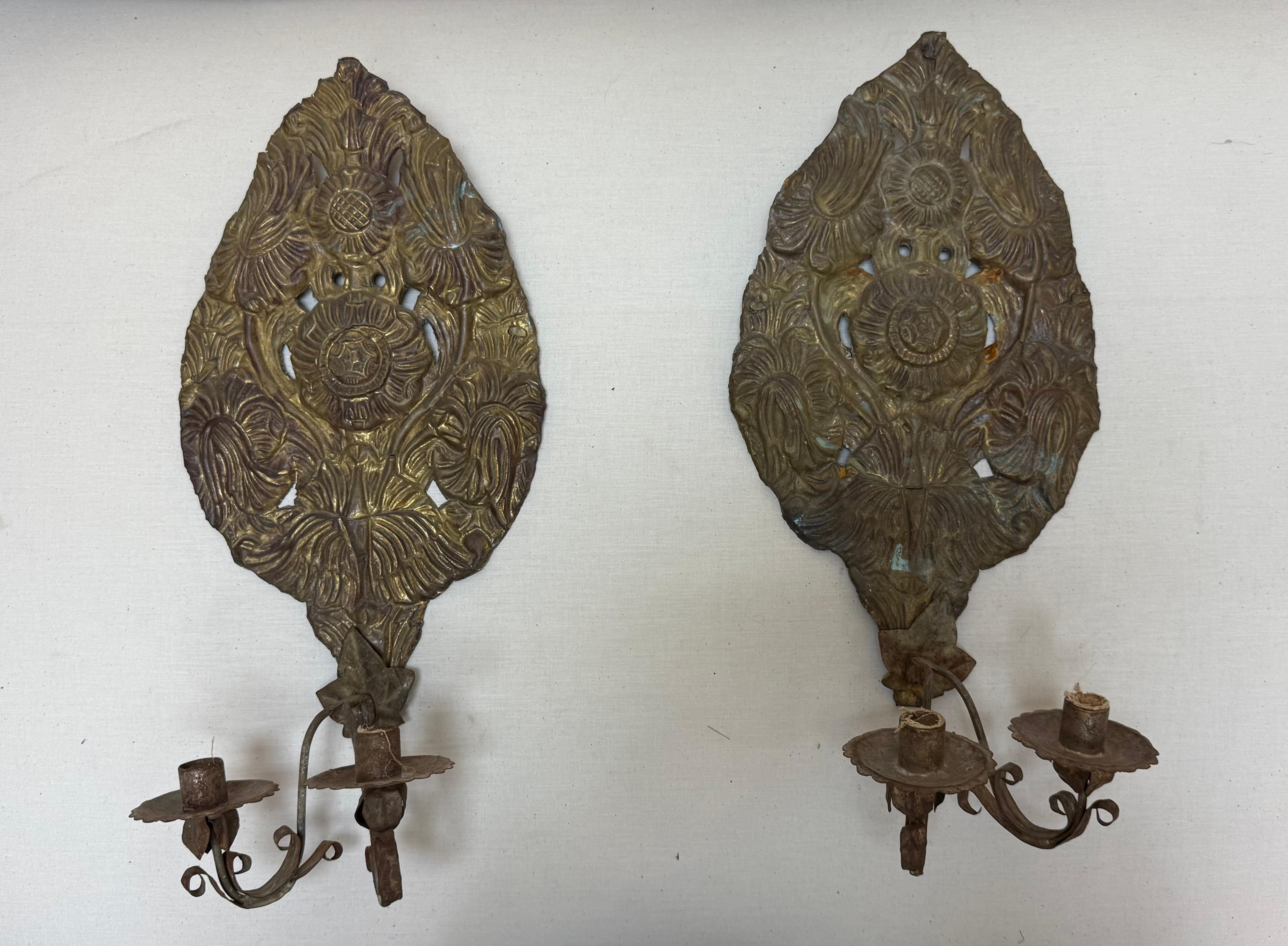 A charming pair of 18th century Dutch hammered metal sconces, each beautifully crafted with a stylized depiction of sunflowers. Rich in texture and patina, these rare wall sconces reflect the artistry and warmth of Dutch decorative metalwork from