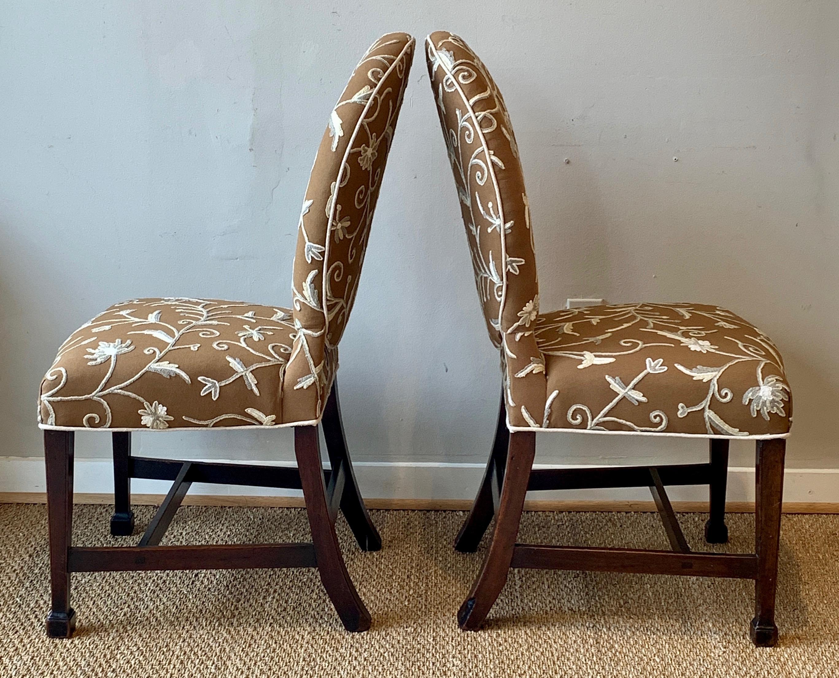 Pair of 18th Century English Side Chairs In Fair Condition In Kilmarnock, VA