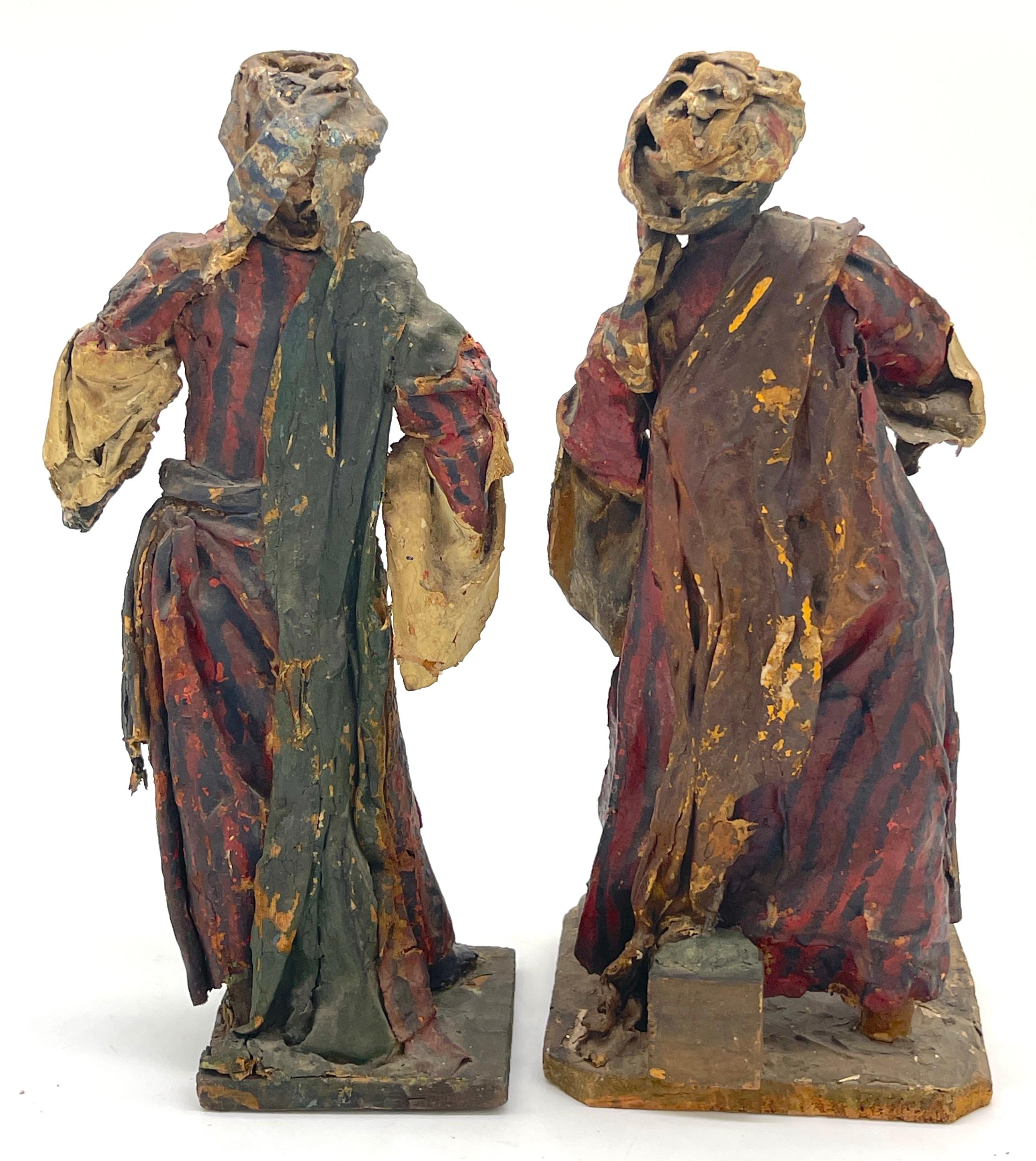 Baroque Paire d'objets baroques italiens du A.C. I.C.  Crèche napolitaine Figures de marchands en cuir en vente