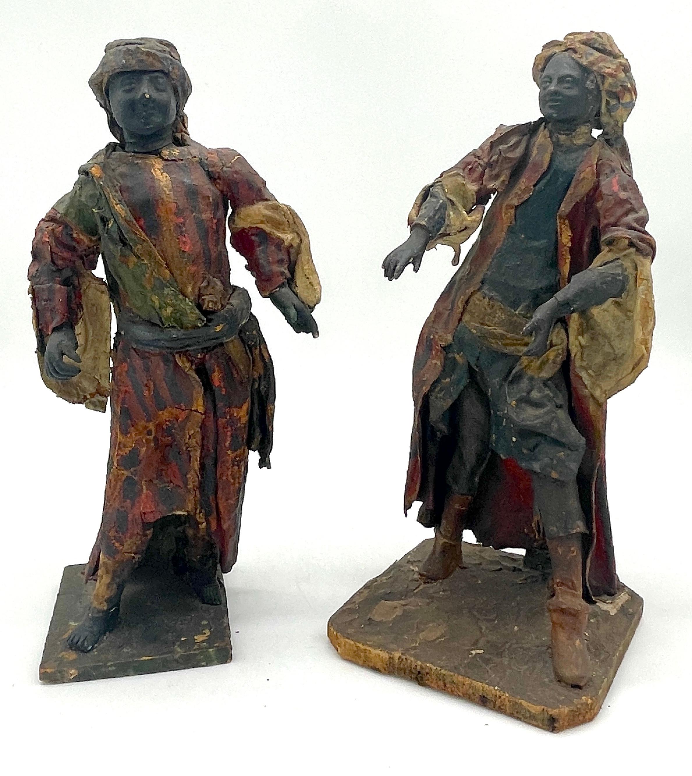 XVIIIe siècle et antérieur Paire d'objets baroques italiens du A.C. I.C.  Crèche napolitaine Figures de marchands en cuir en vente