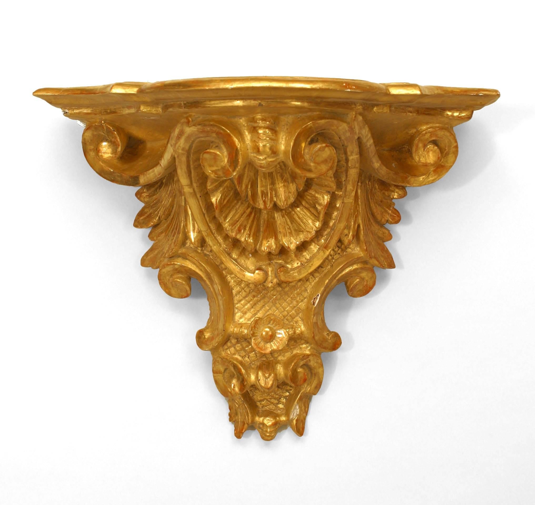 Pair of Italian Rococo Gilt Wall Shelves In Good Condition For Sale In New York, NY