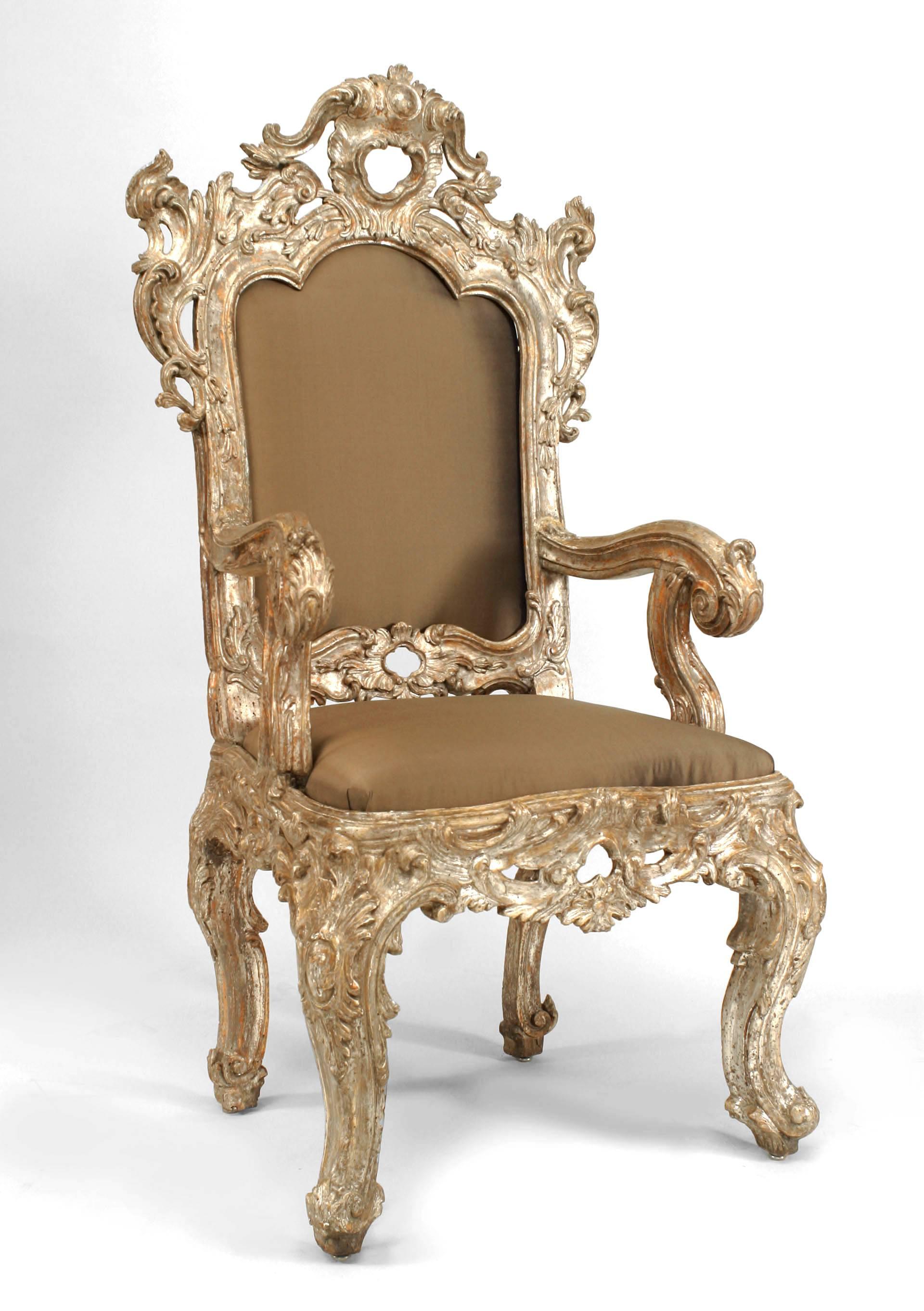 Paire de chaises trônes italiennes rococo en argent doré Bon état - En vente à New York, NY