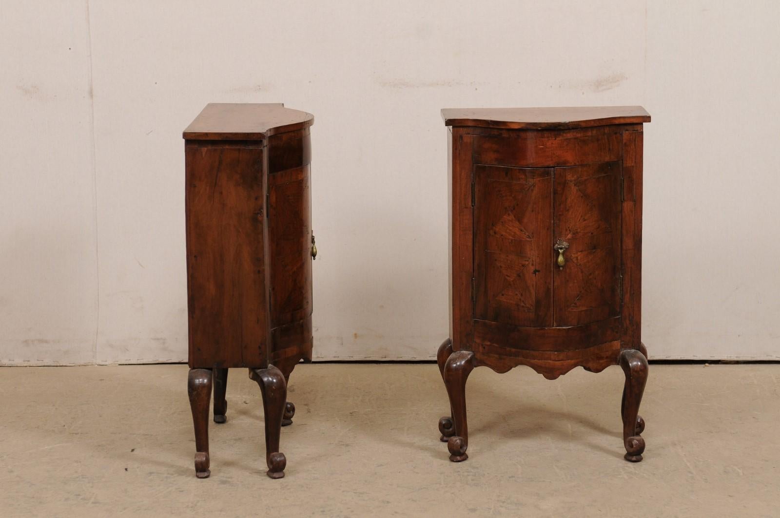 Pair of 18th Century Italian Walnut 2-Door Bow Front Chests, Cute Smaller Size For Sale 1