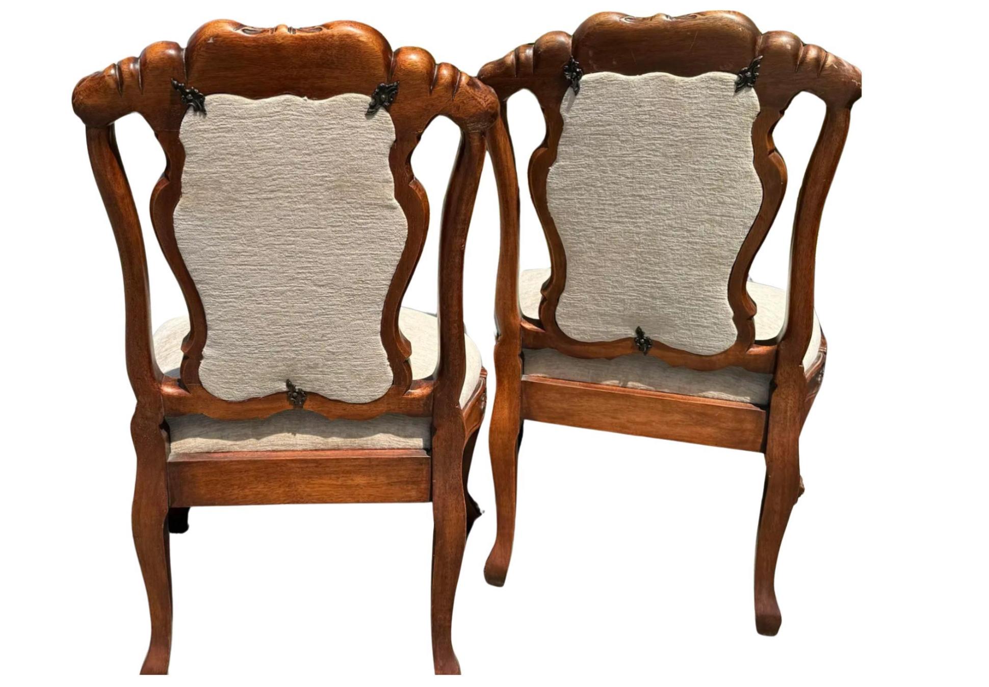 Noyer Paire de chaises de salle à manger portugaises de style C.I.C. par Randy Esada Designs en vente