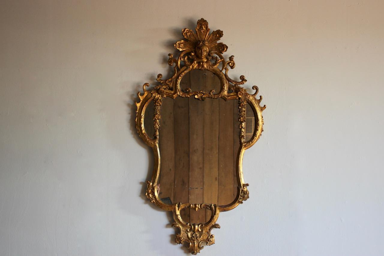 Pair of 18th Century Italian Carved Giltwood Mirrors In Good Condition For Sale In Gloucestershire, GB
