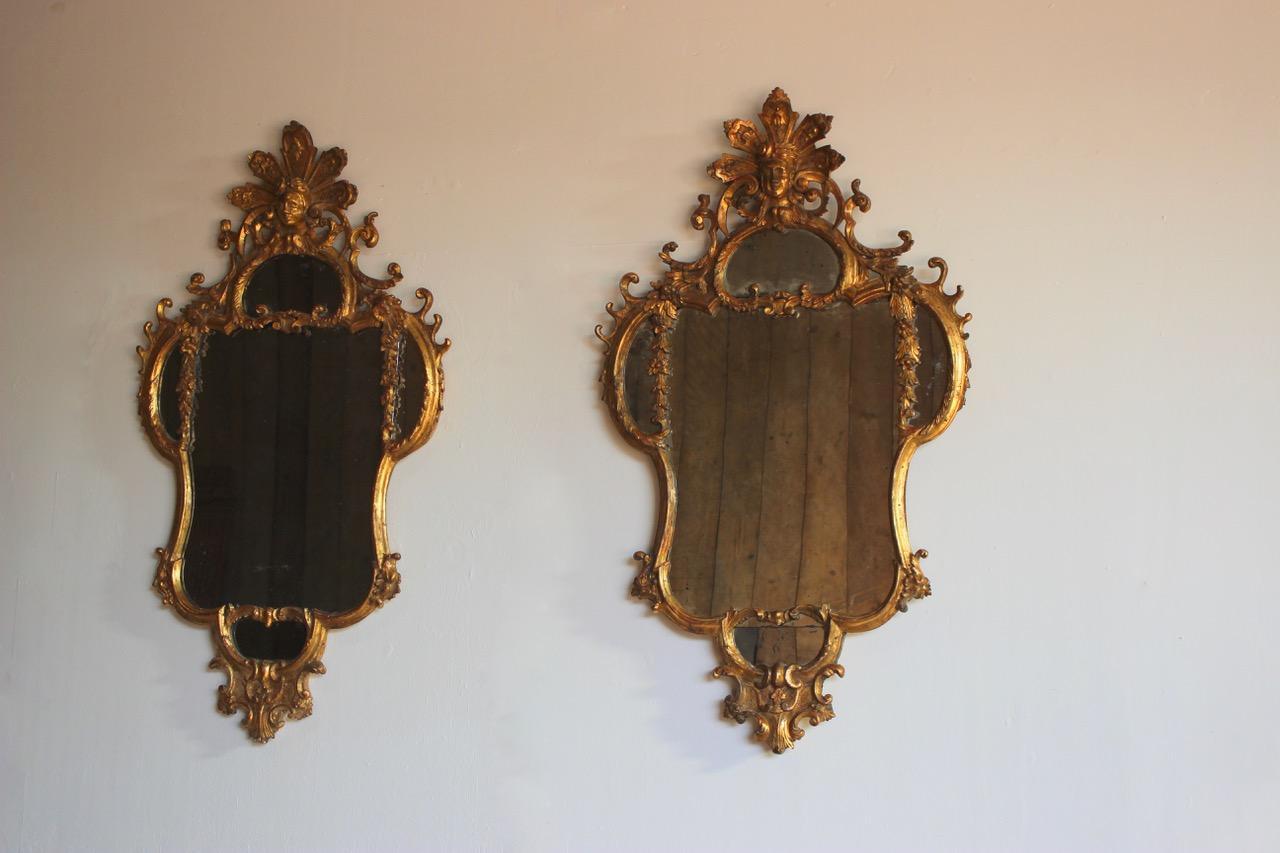 Pair of 18th Century Italian Carved Giltwood Mirrors For Sale 3