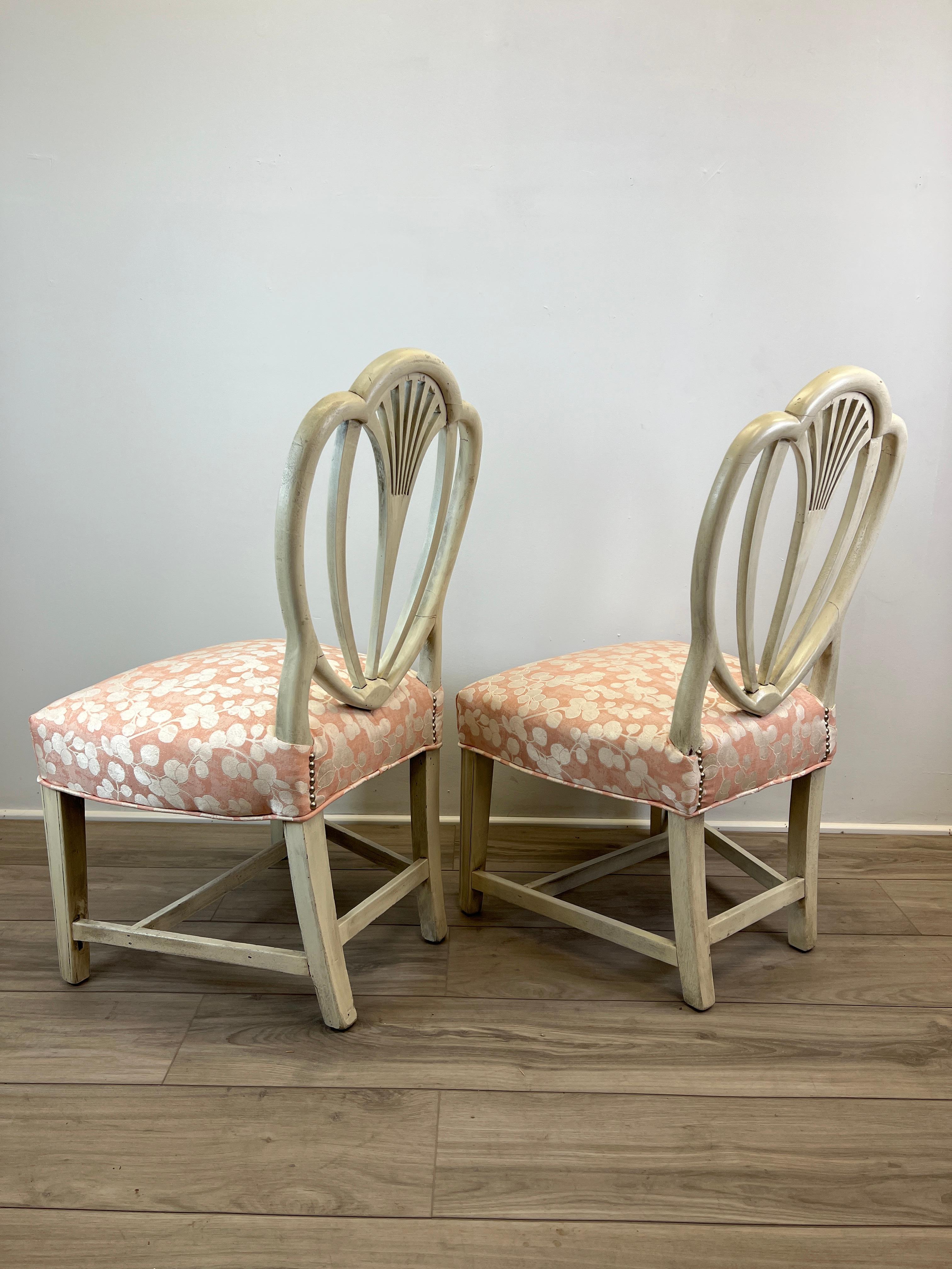 Pair of 18th Century American Mid-Atlantic Hepplewhite Arched Back Side Chairs For Sale 4