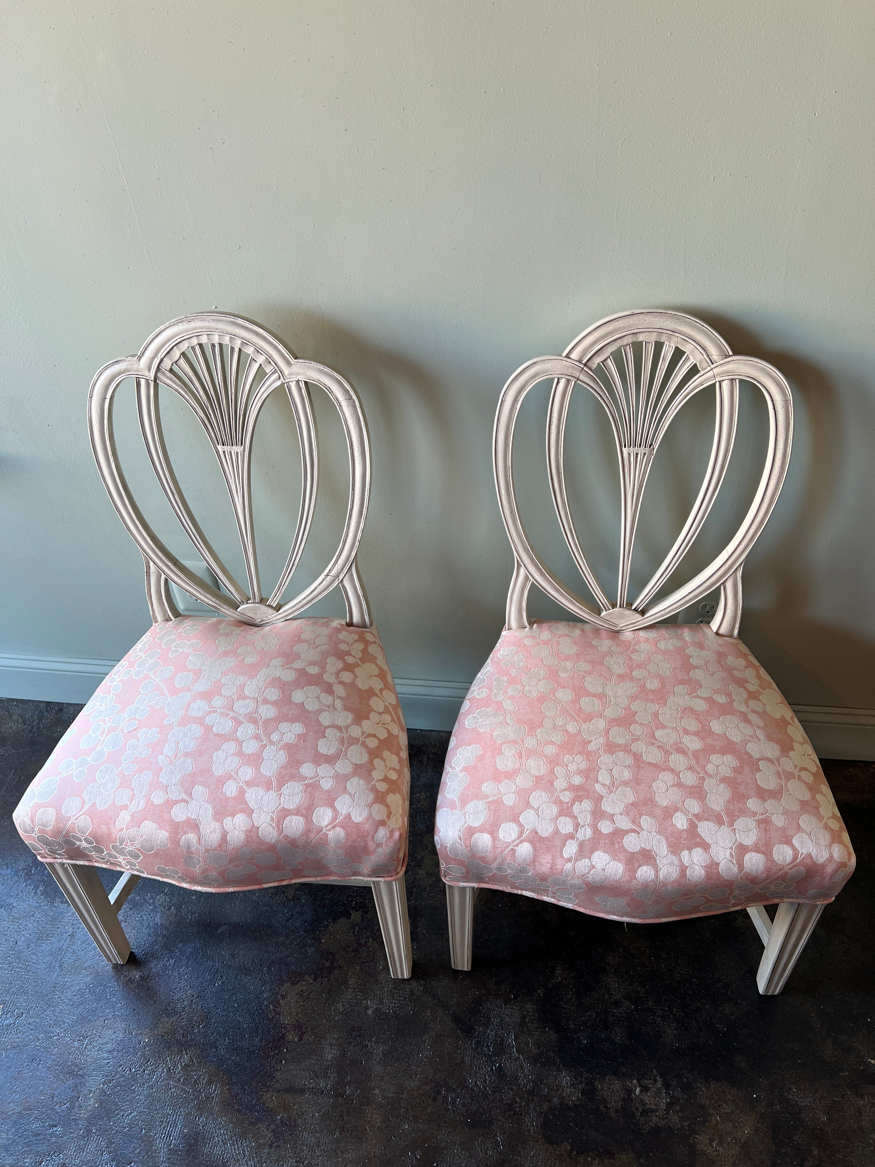 Pair of mahogany wood side chairs with balloon backs. White paint and hand glazing. Re-upholstered seats.

Most likely Philadelphia Circa 1790-1810.
   
