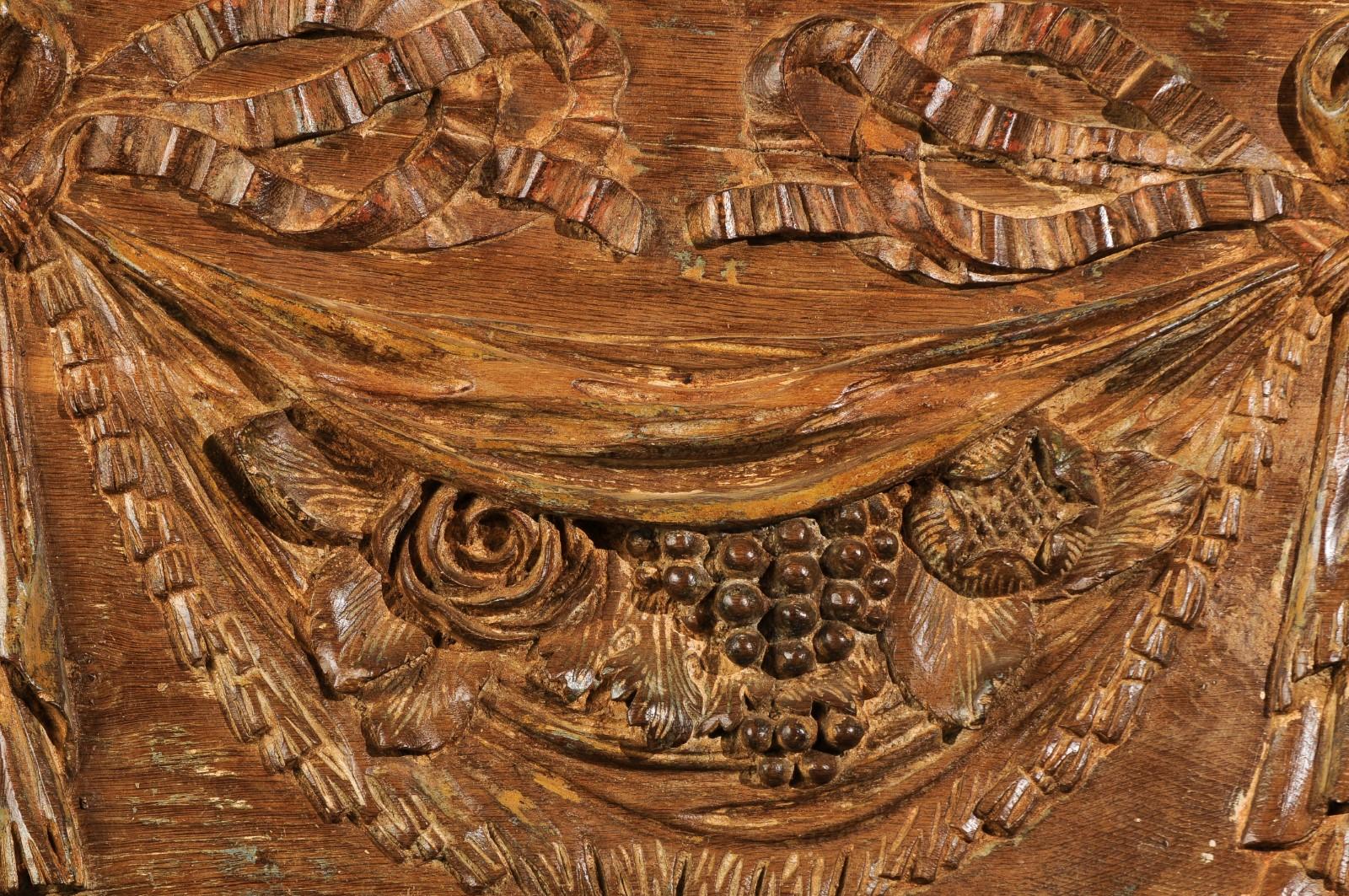Paire de panneaux architecturaux du 18ème siècle avec guirlandes sculptées à la main en bas-relief 6