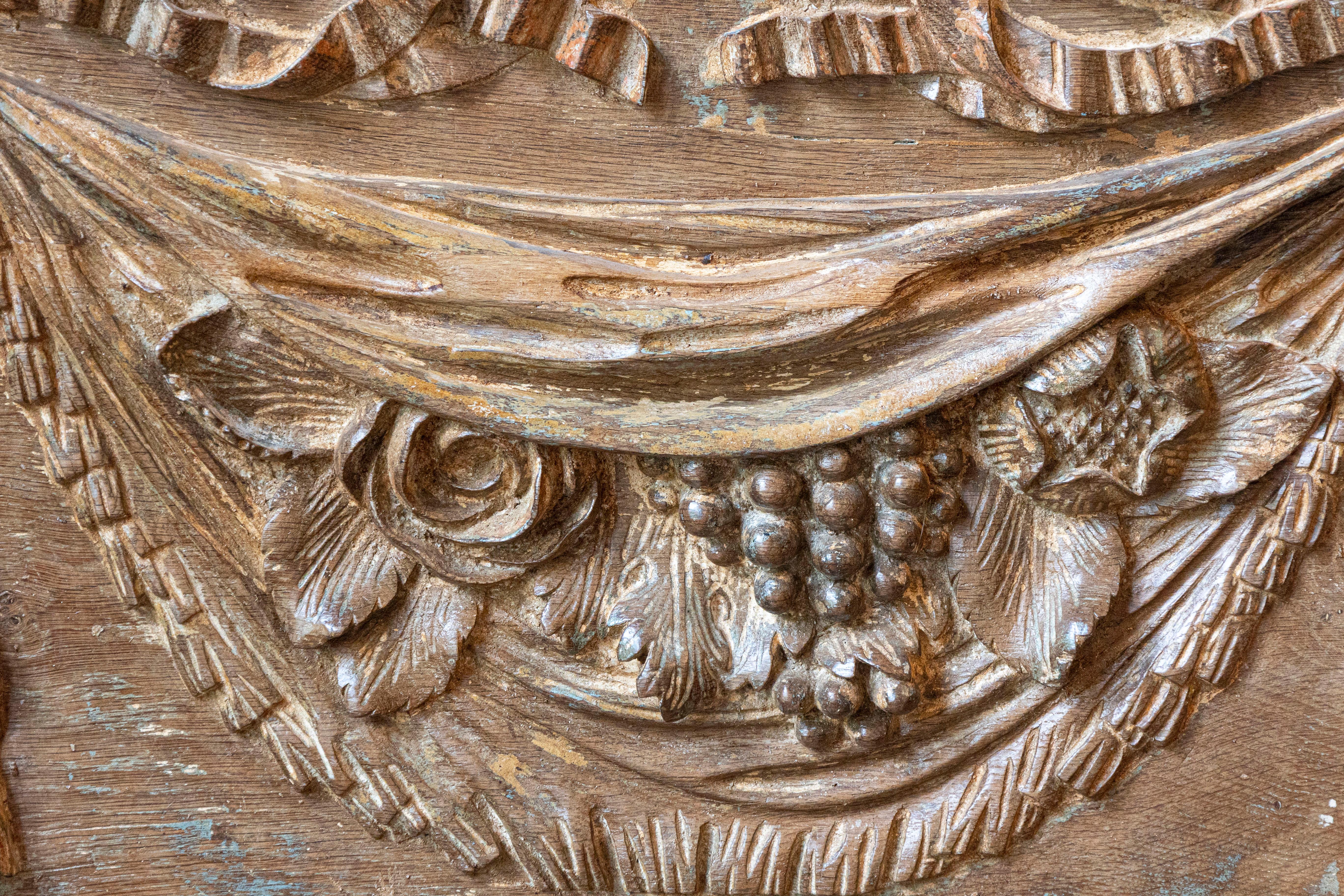 Pareja de Paneles Arquitectónicos del Siglo XVIII con Swags Tallados a Mano en Bajo Relieve en Bueno estado para la venta en Atlanta, GA