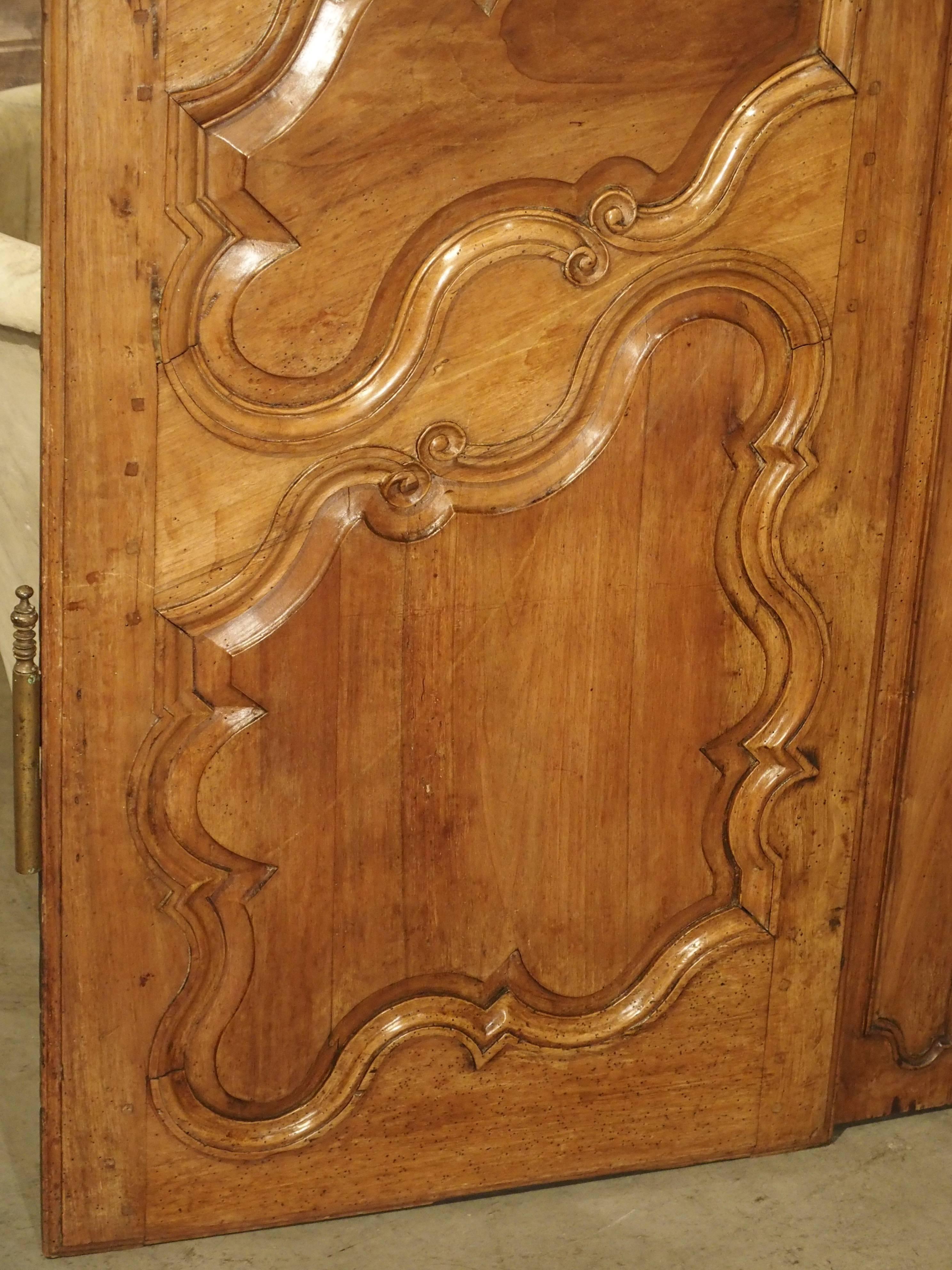 Pair of 18th Century Armoire Doors from Arles, France In Good Condition In Dallas, TX