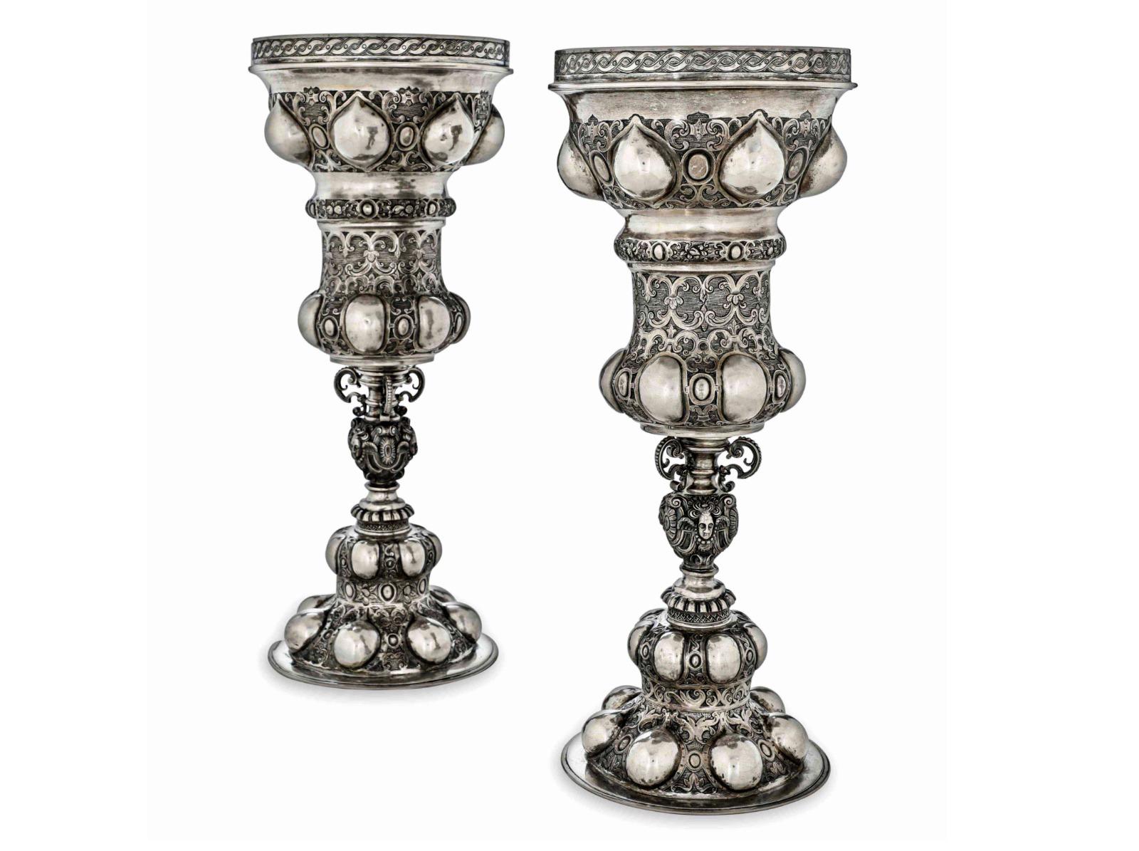 Pair of 18th Century Ausbourg-Germany Silver Cups In Good Condition In Madrid, ES