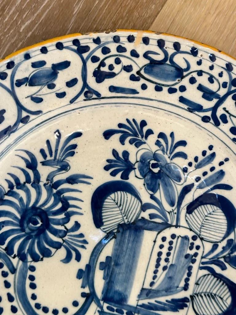Pair of 18th Century Blue and White Dutch Delft Chargers In Good Condition For Sale In Charlottesville, VA
