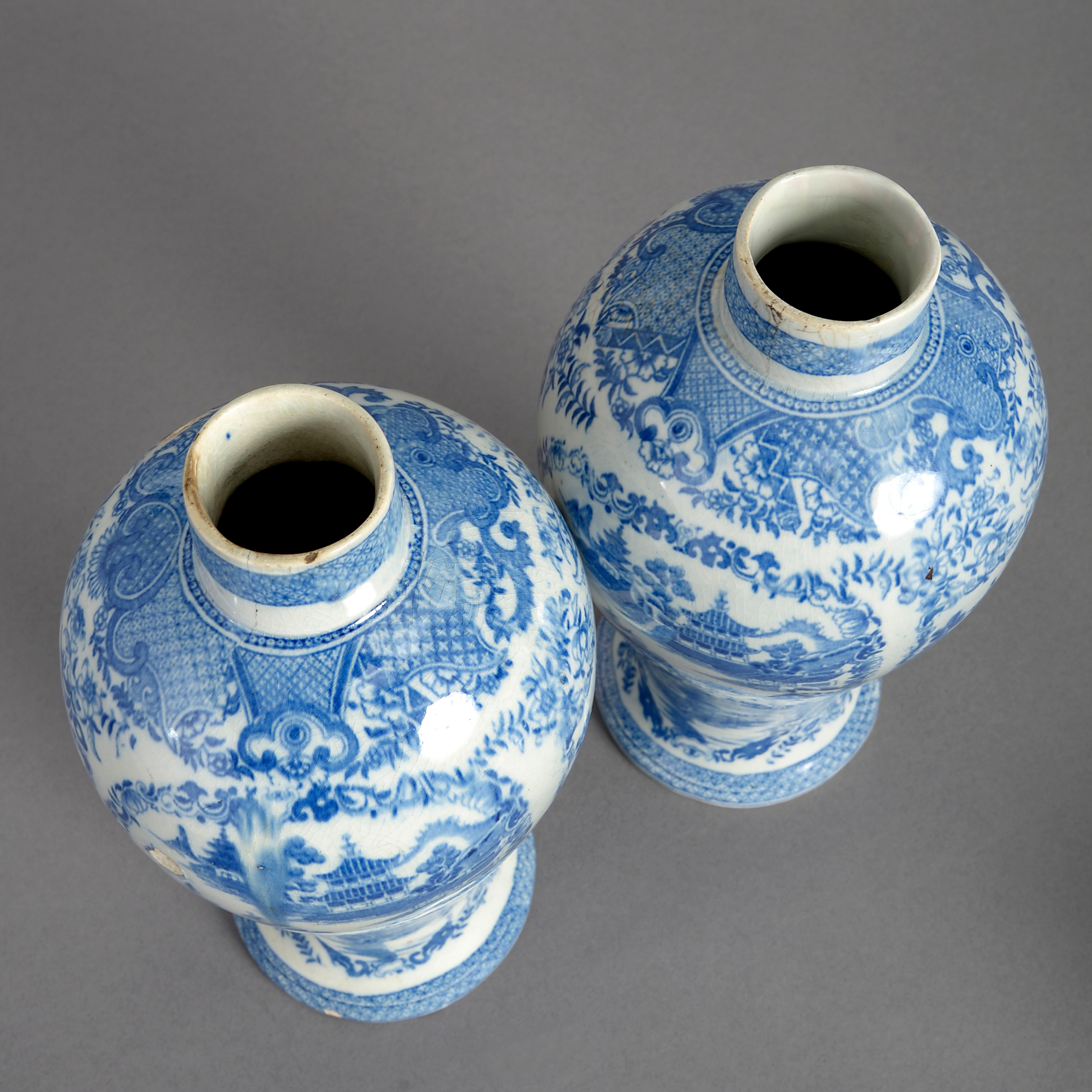 Pair of 18th Century Blue and White Staffordshire Pottery Vases and Covers In Good Condition In London, GB