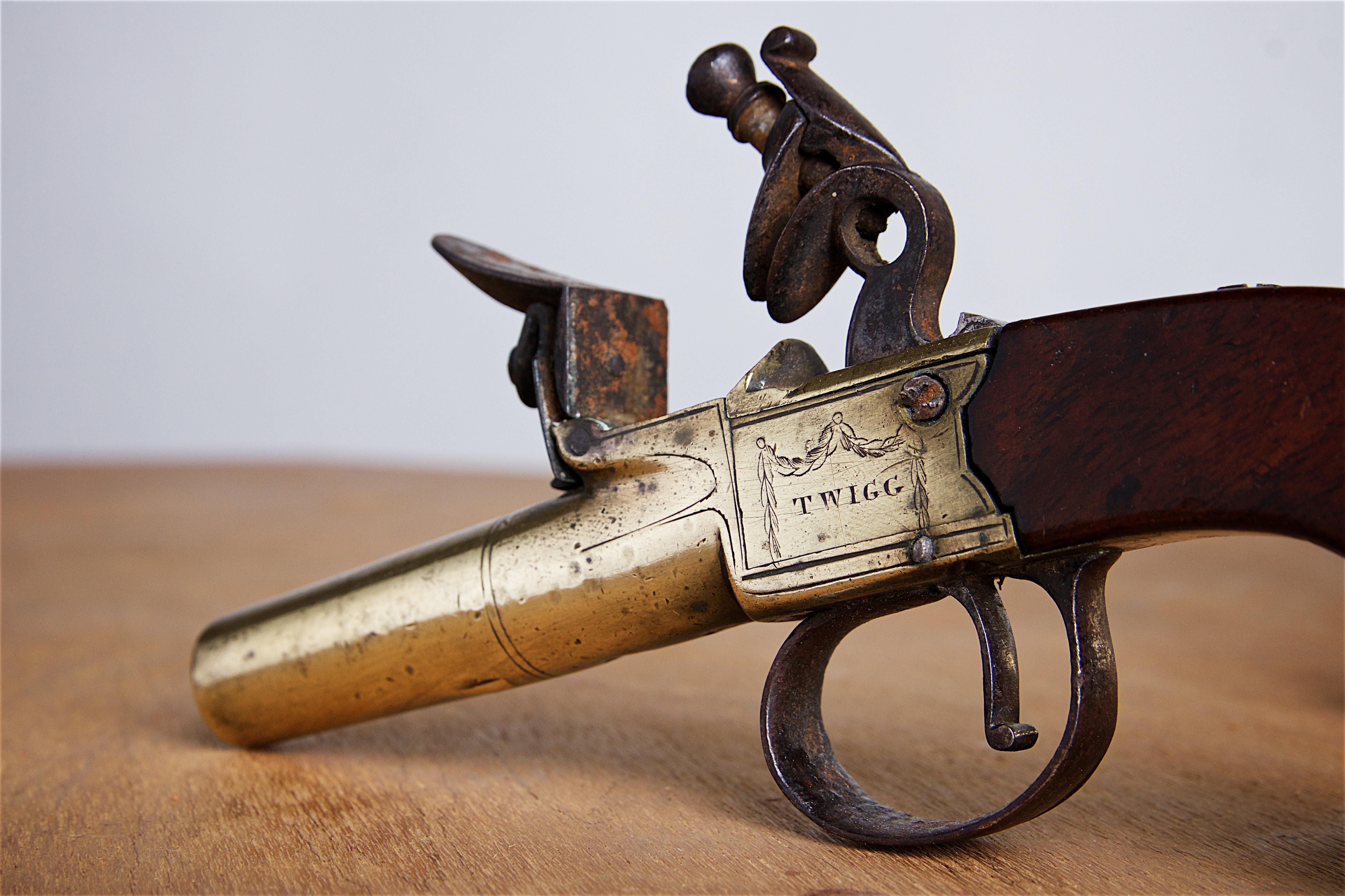 Pair of 18th Century Brass Pistols by John Twigg In Good Condition In Stratford upon Avon, GB