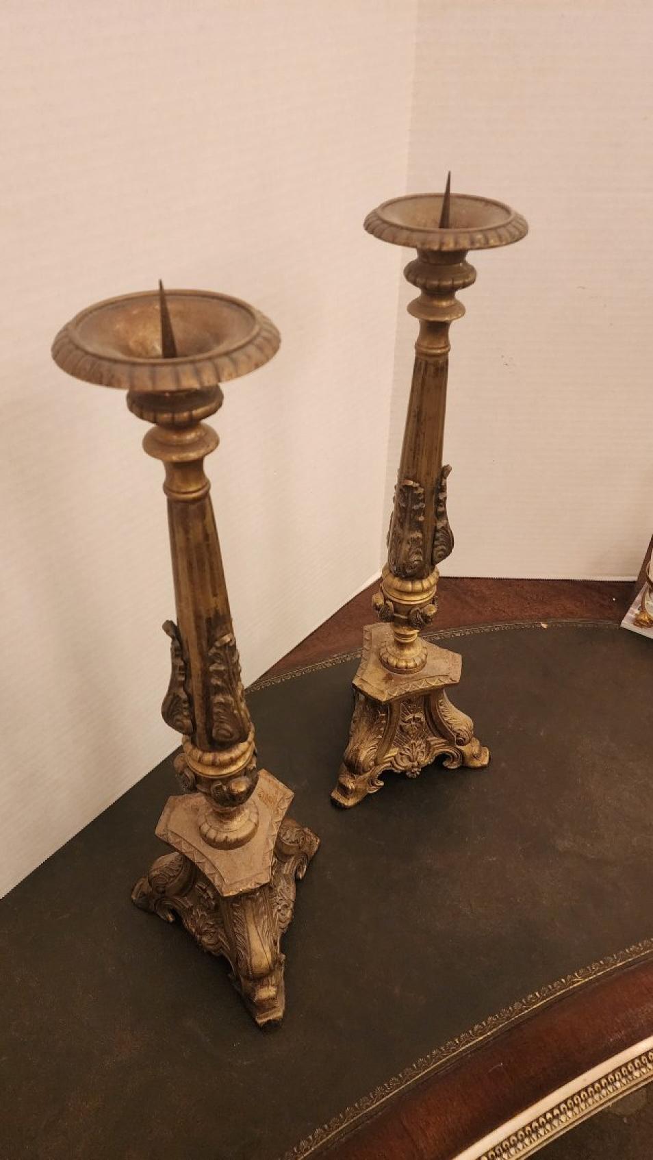 Rinascimento Coppia di candelieri del XVIII secolo in vendita
