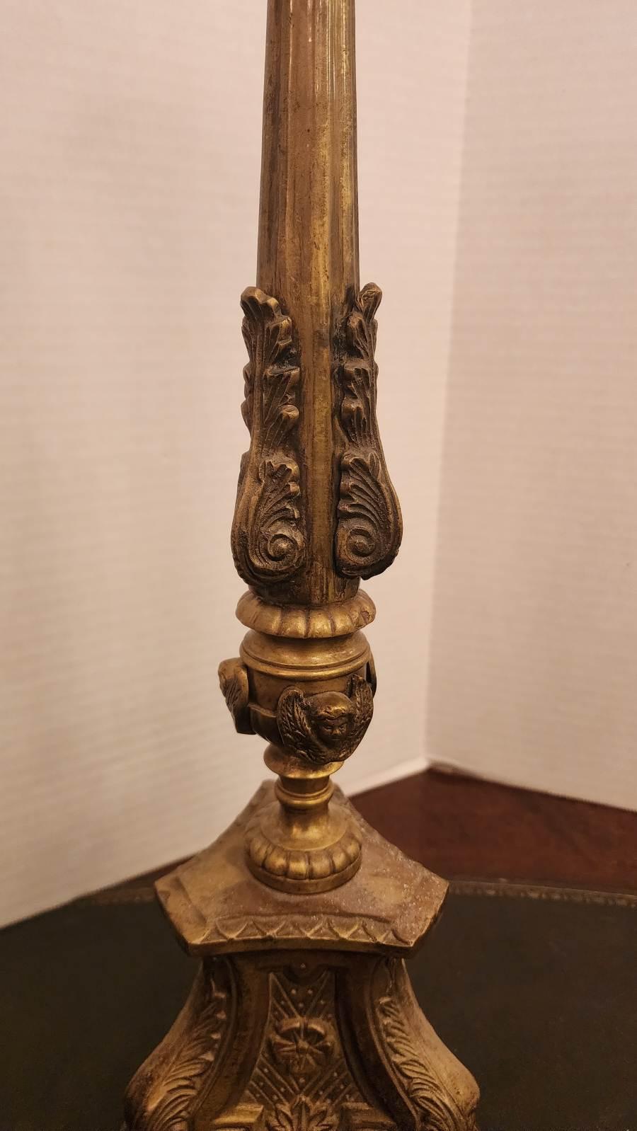 Bronzo Coppia di candelieri del XVIII secolo in vendita