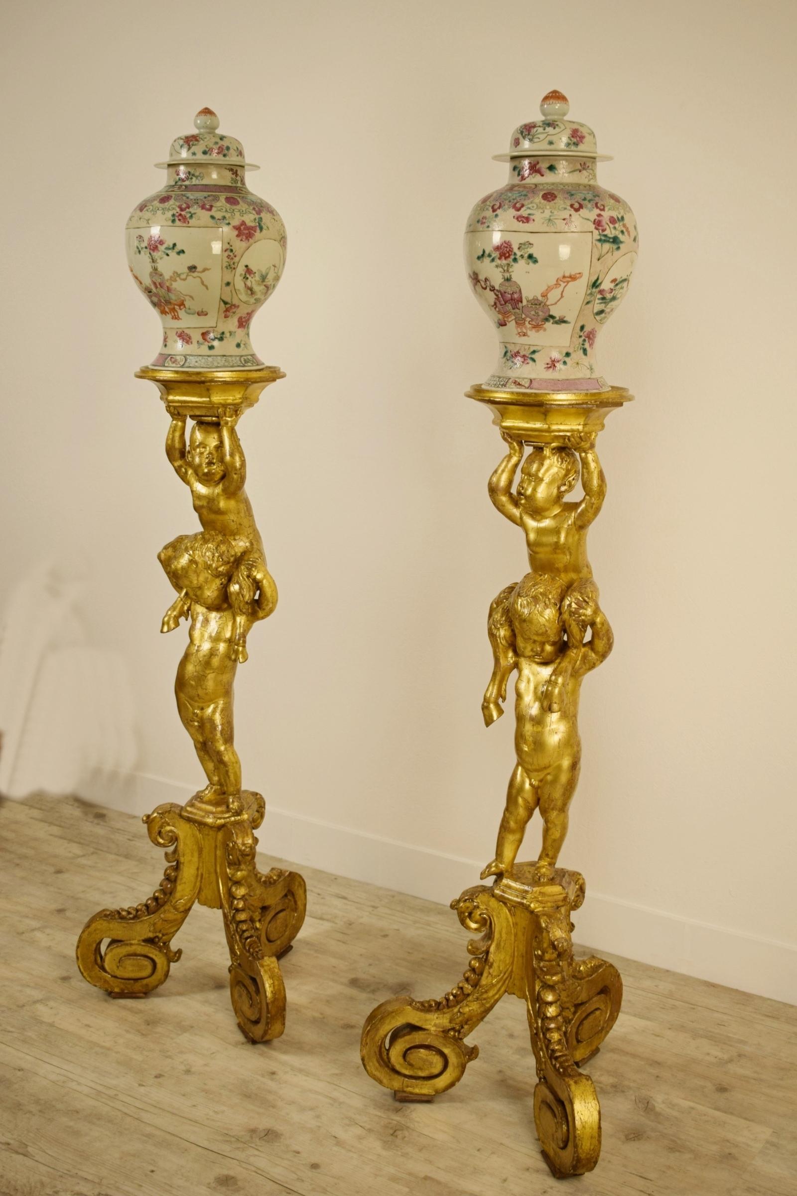 Gilt Pair of 18th Century Carved and Gilded Wood Guéridons