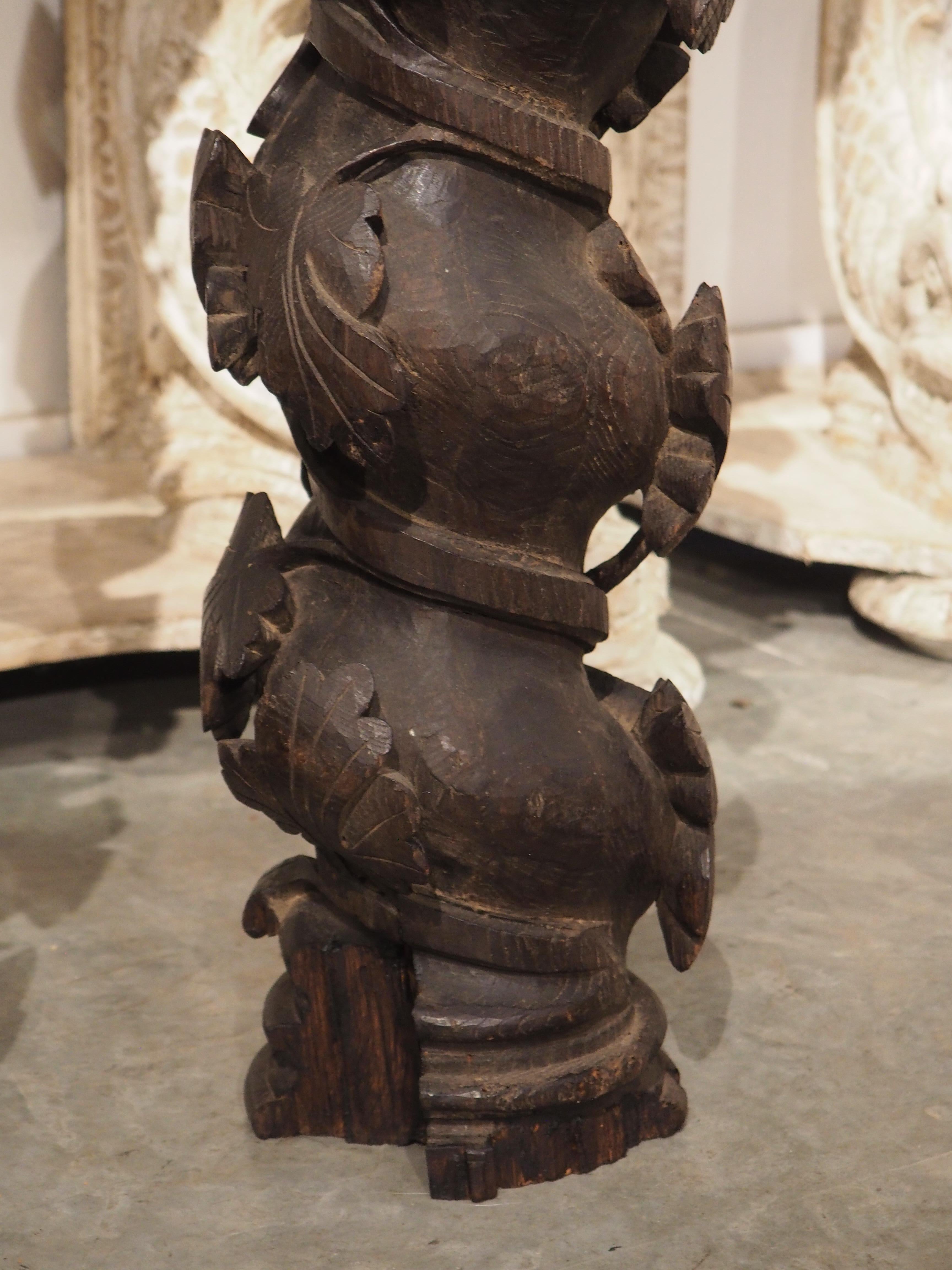 Paire de colonnes solomoniques du 18ème siècle en châtaignier sculpté du Portugal en vente 8