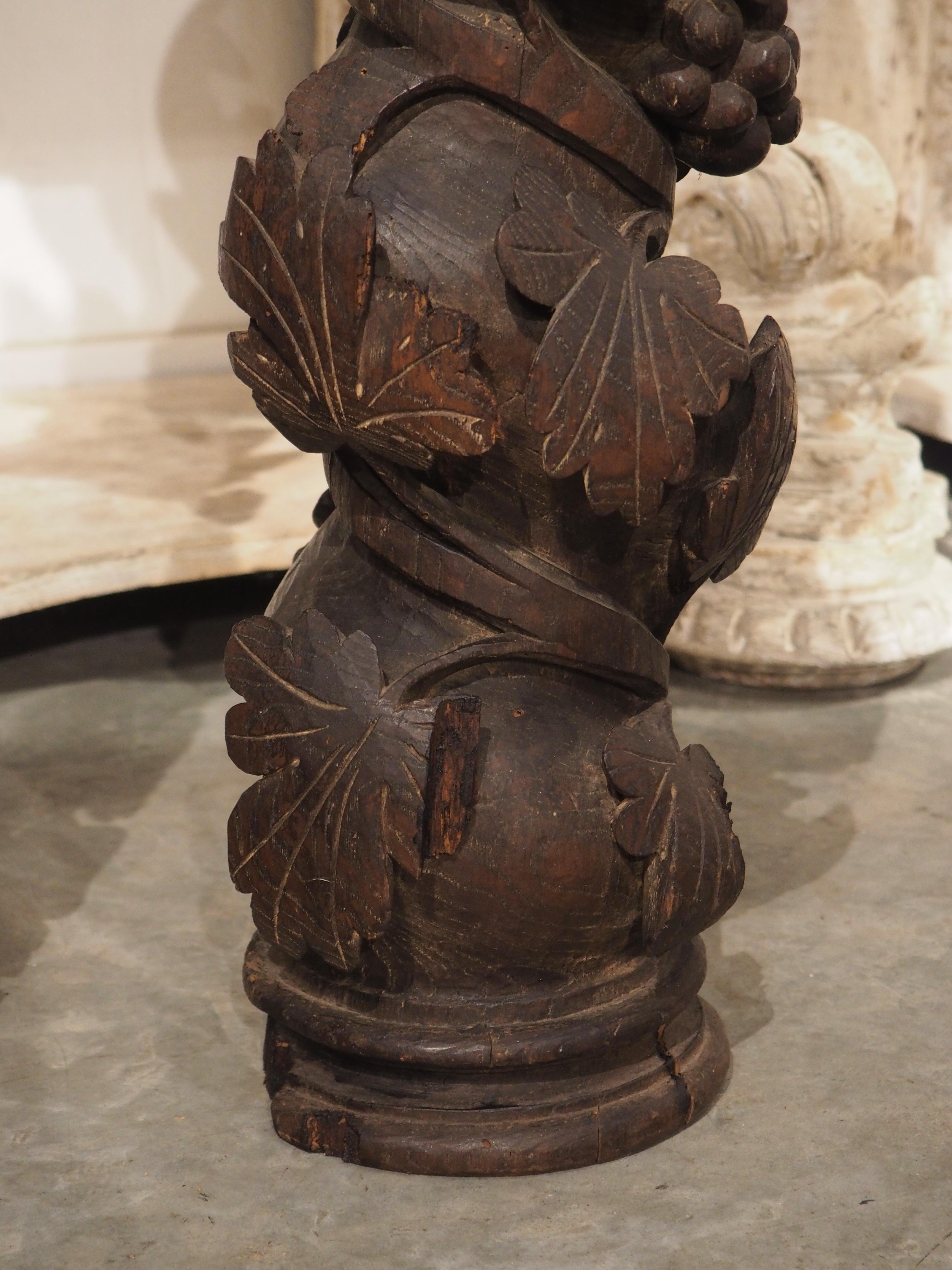 Ein Paar geschnitzte Solomonische Säulen aus Kastanienholz aus Portugal aus dem 18. Jahrhundert (18. Jahrhundert und früher) im Angebot