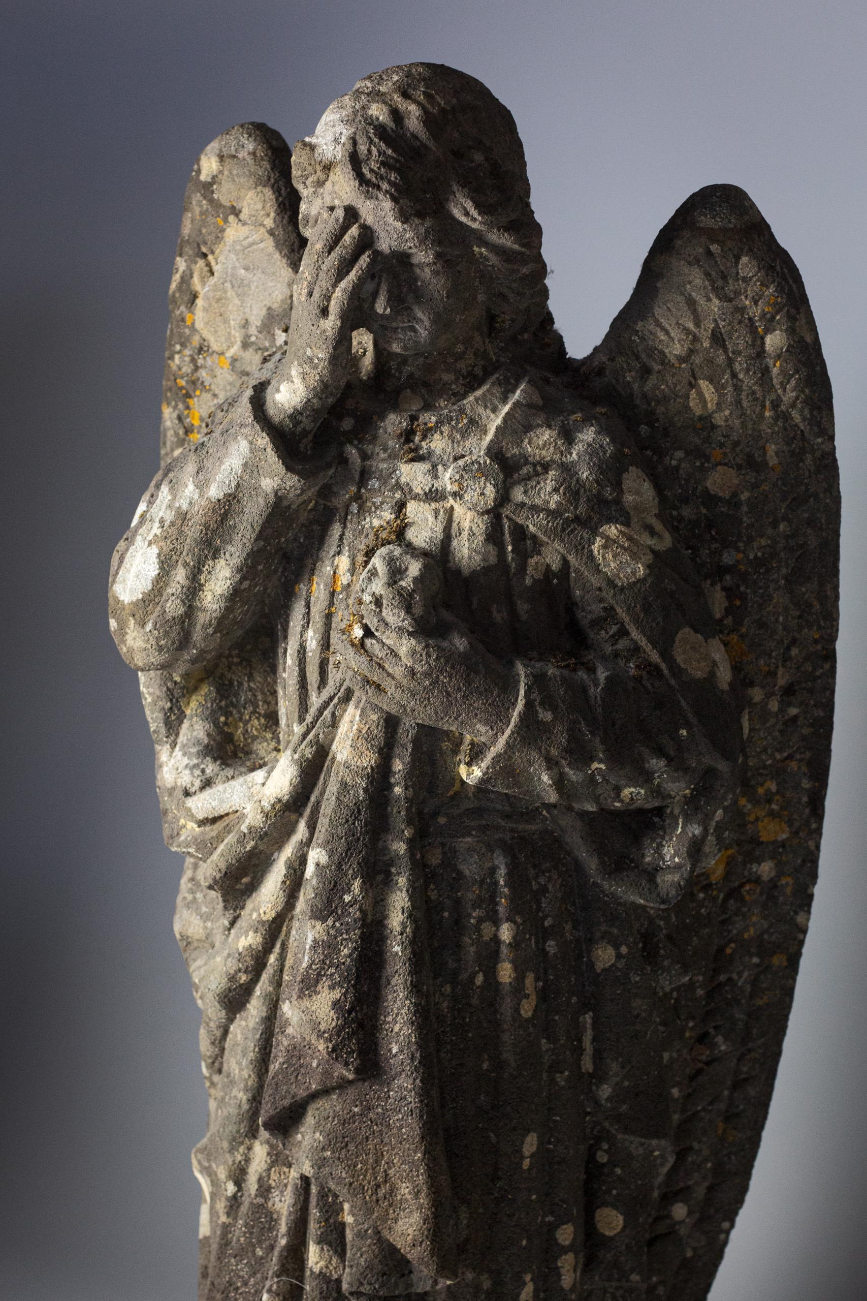 Pair of 18th Century Carved Limestone Angels For Sale 1